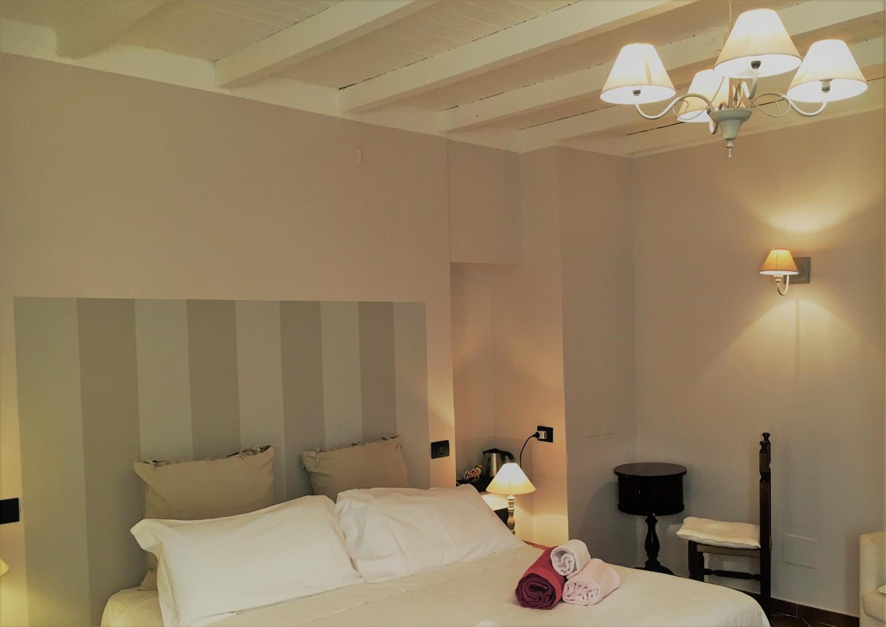 Double Room with Private Bathroom - Photo 6