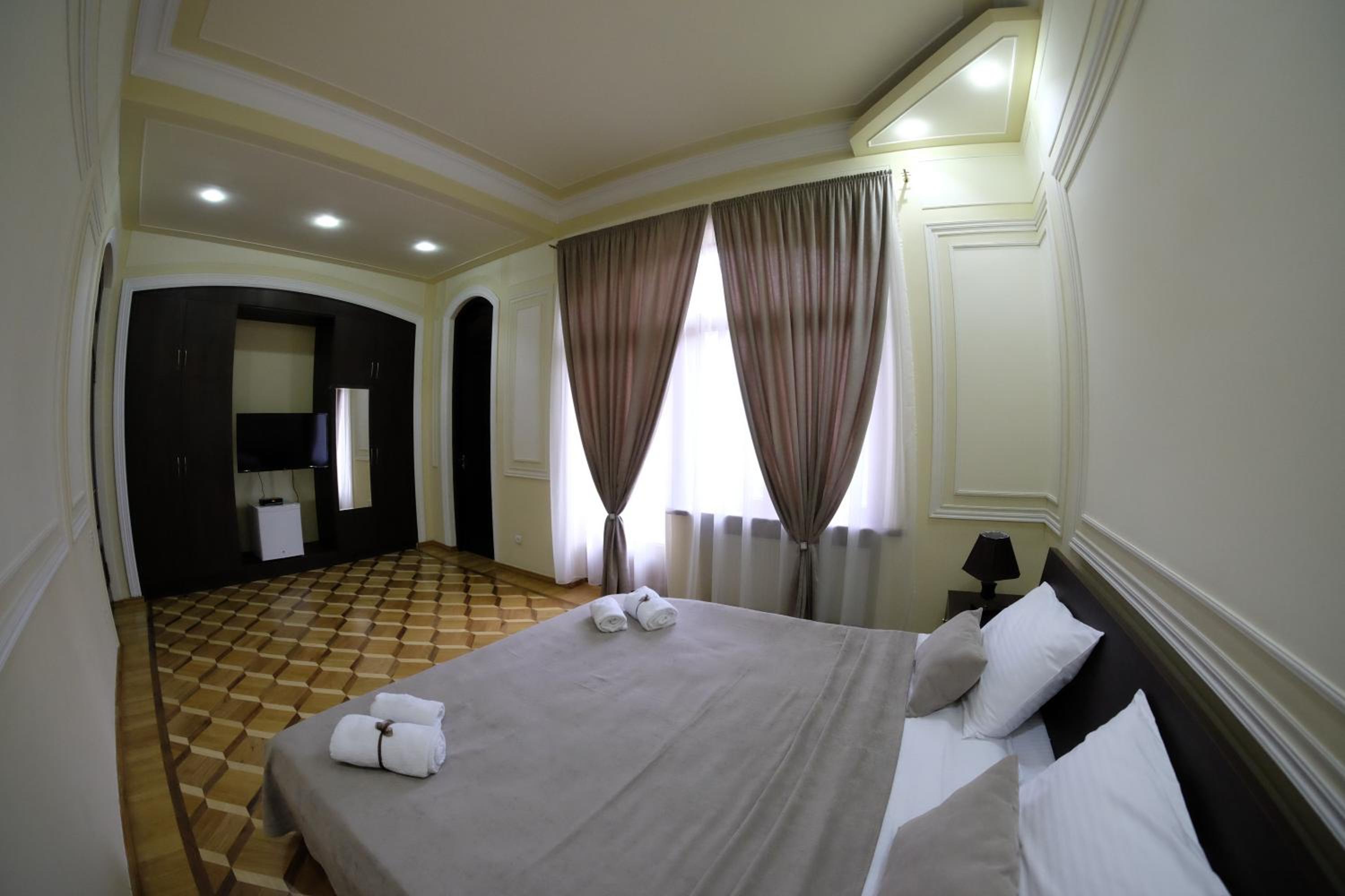 Deluxe Double Room with Balcony photo 2