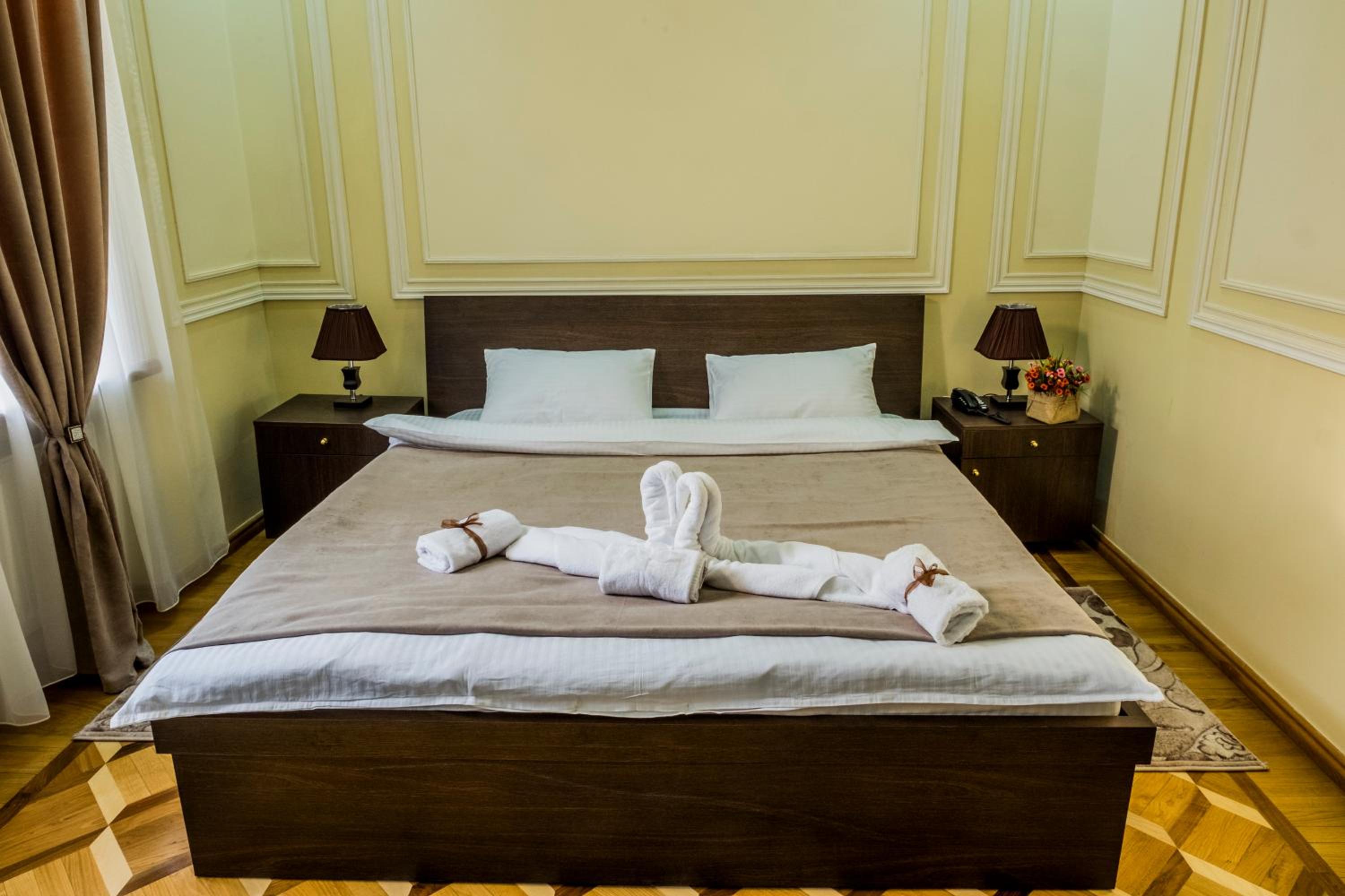 Deluxe Double Room with Balcony photo 3