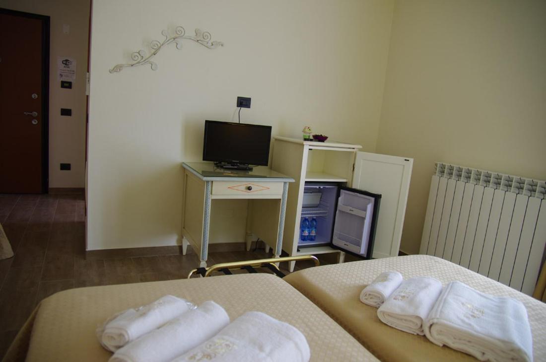Double or Twin Room photo 3