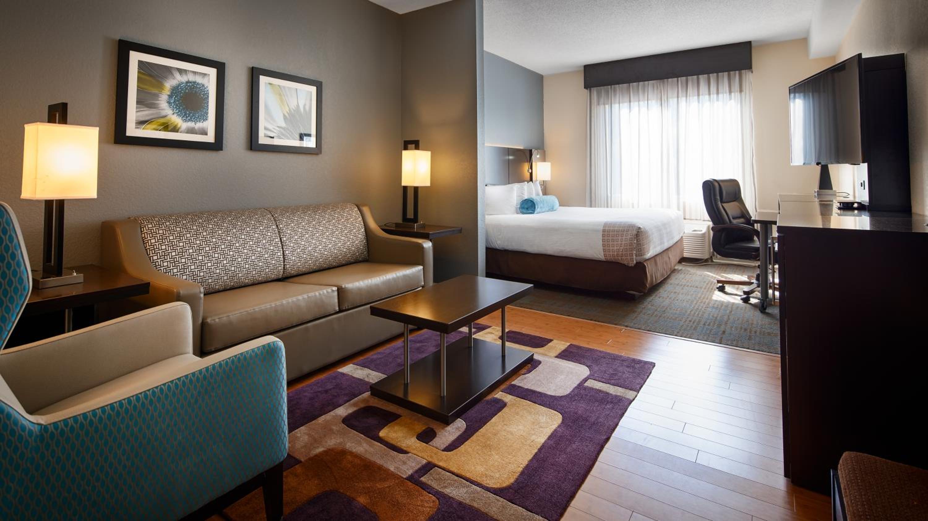 King Suite - Non-Smoking - Photo 5