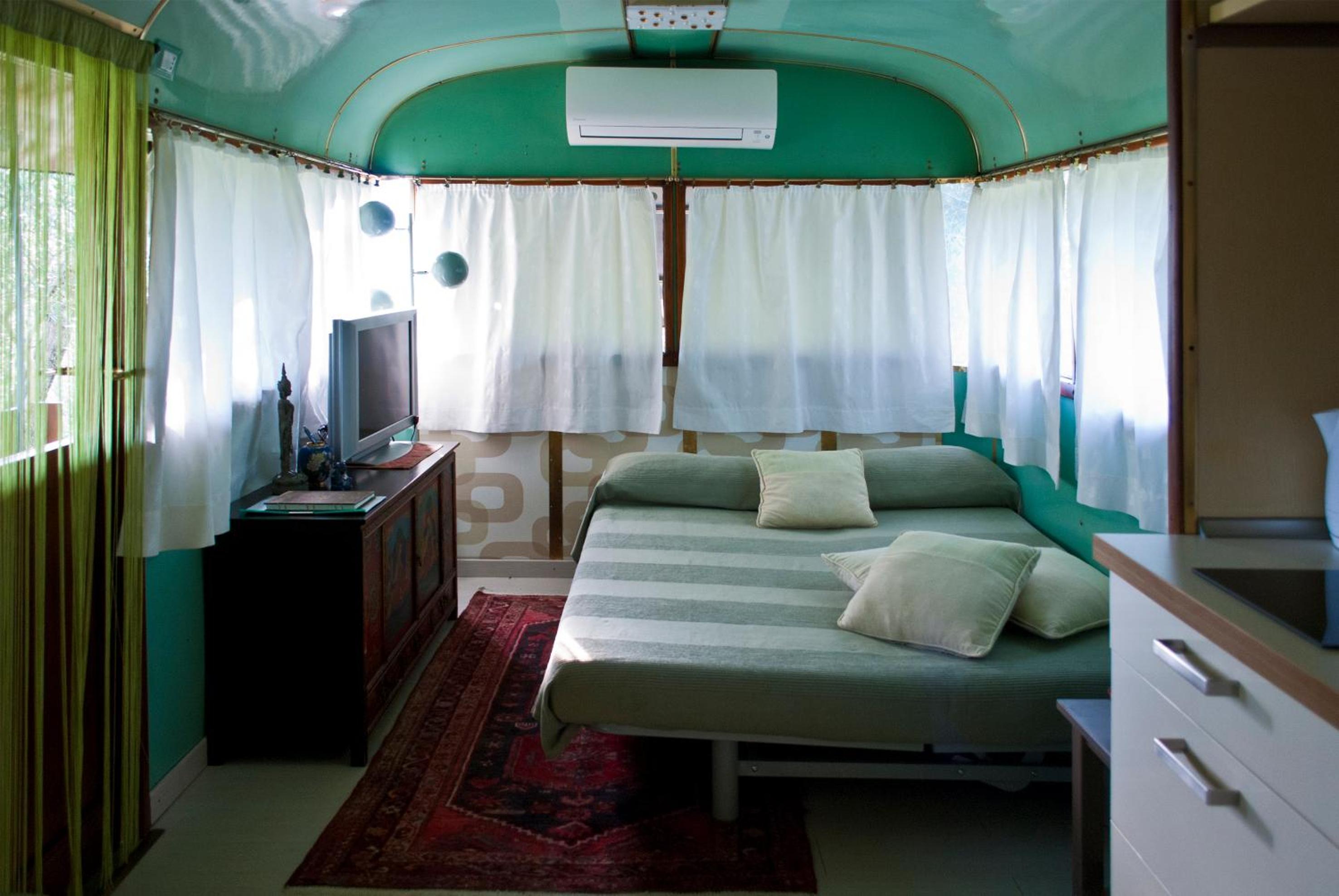 Caravan Deluxe photo 1
