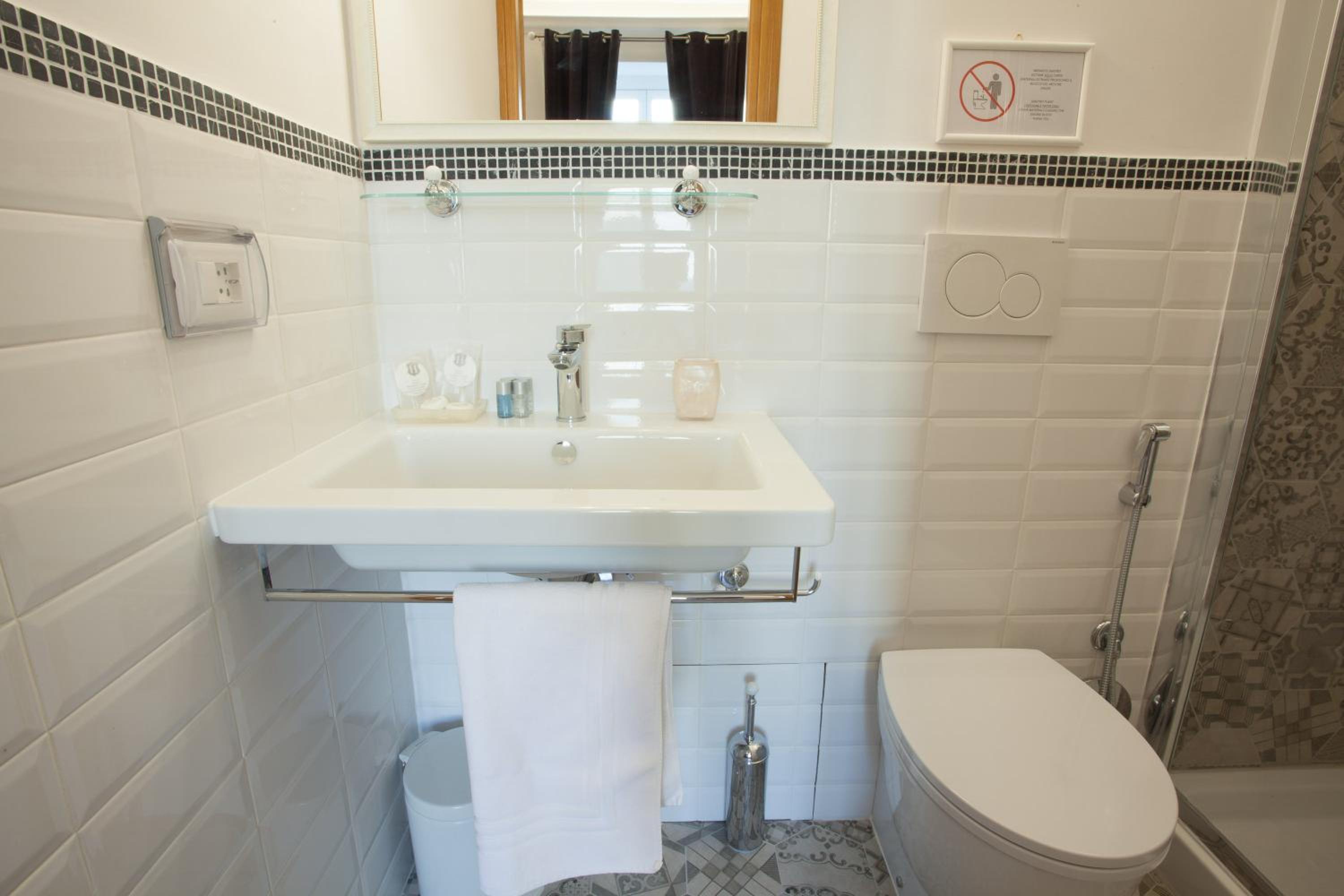 Deluxe Double Room with Extra Bed photo 2