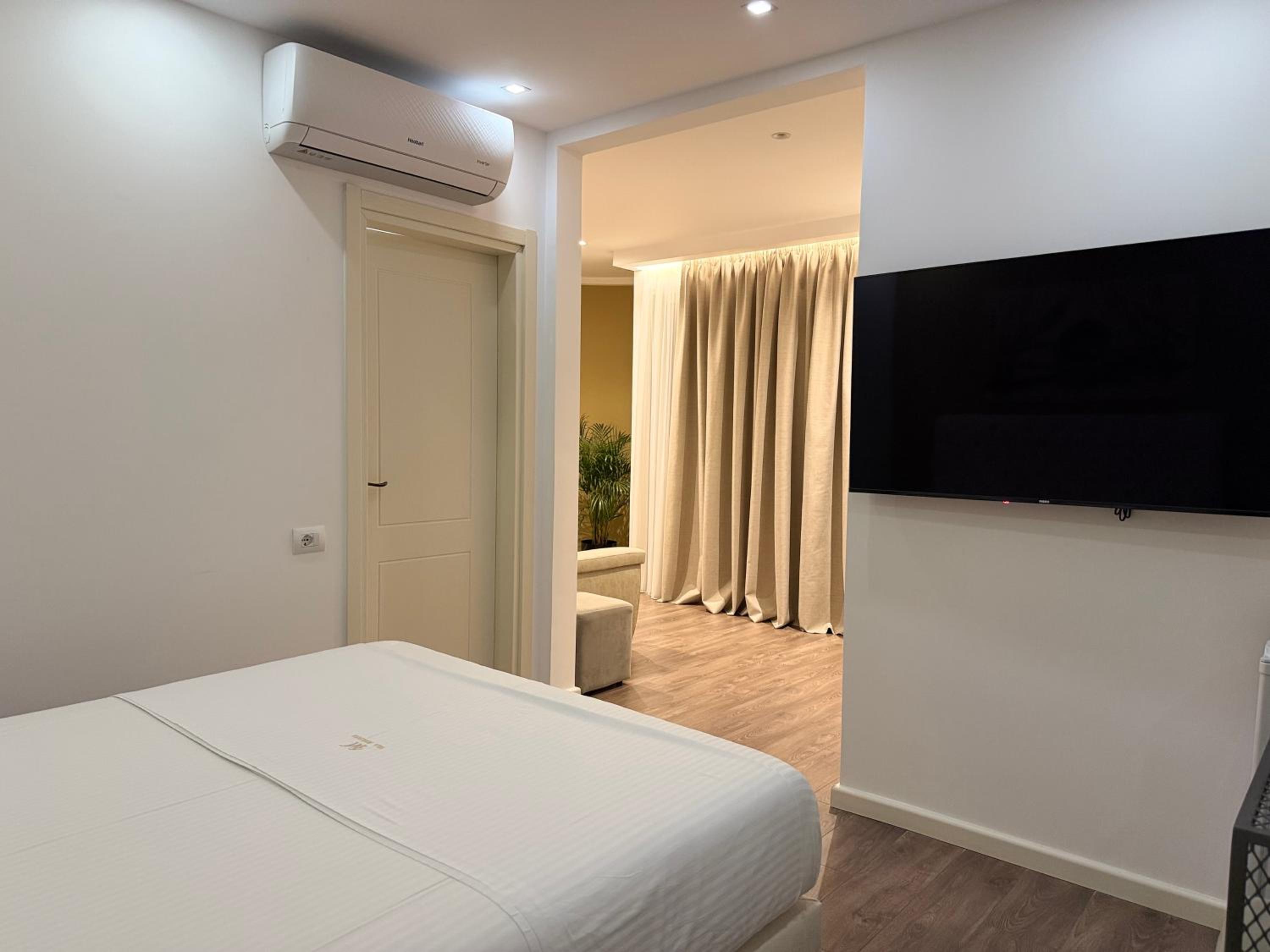 Suite with Balcony photo 2