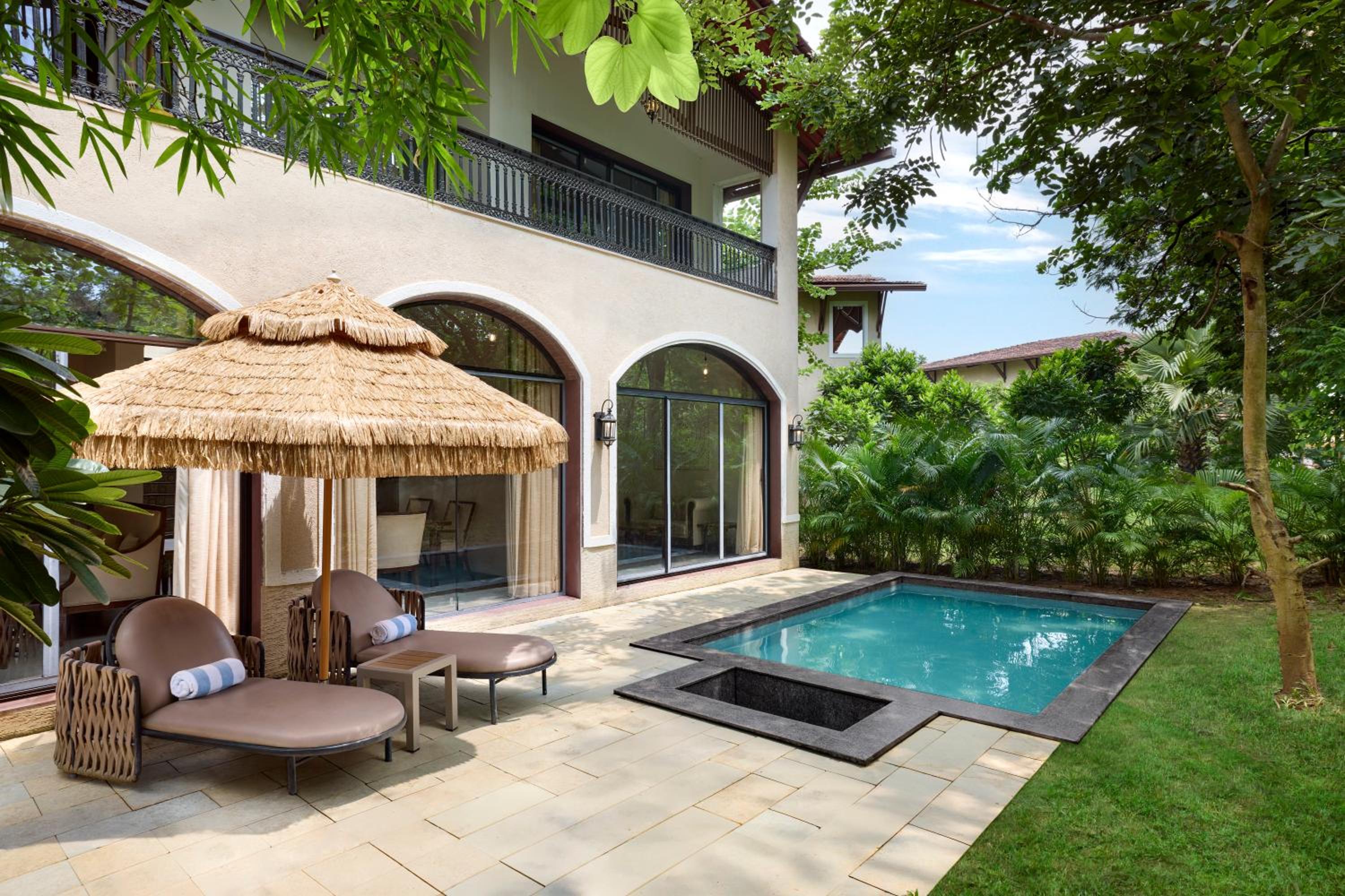 Fern Classic Three-Bedroom Villa with Balcony and Garden View