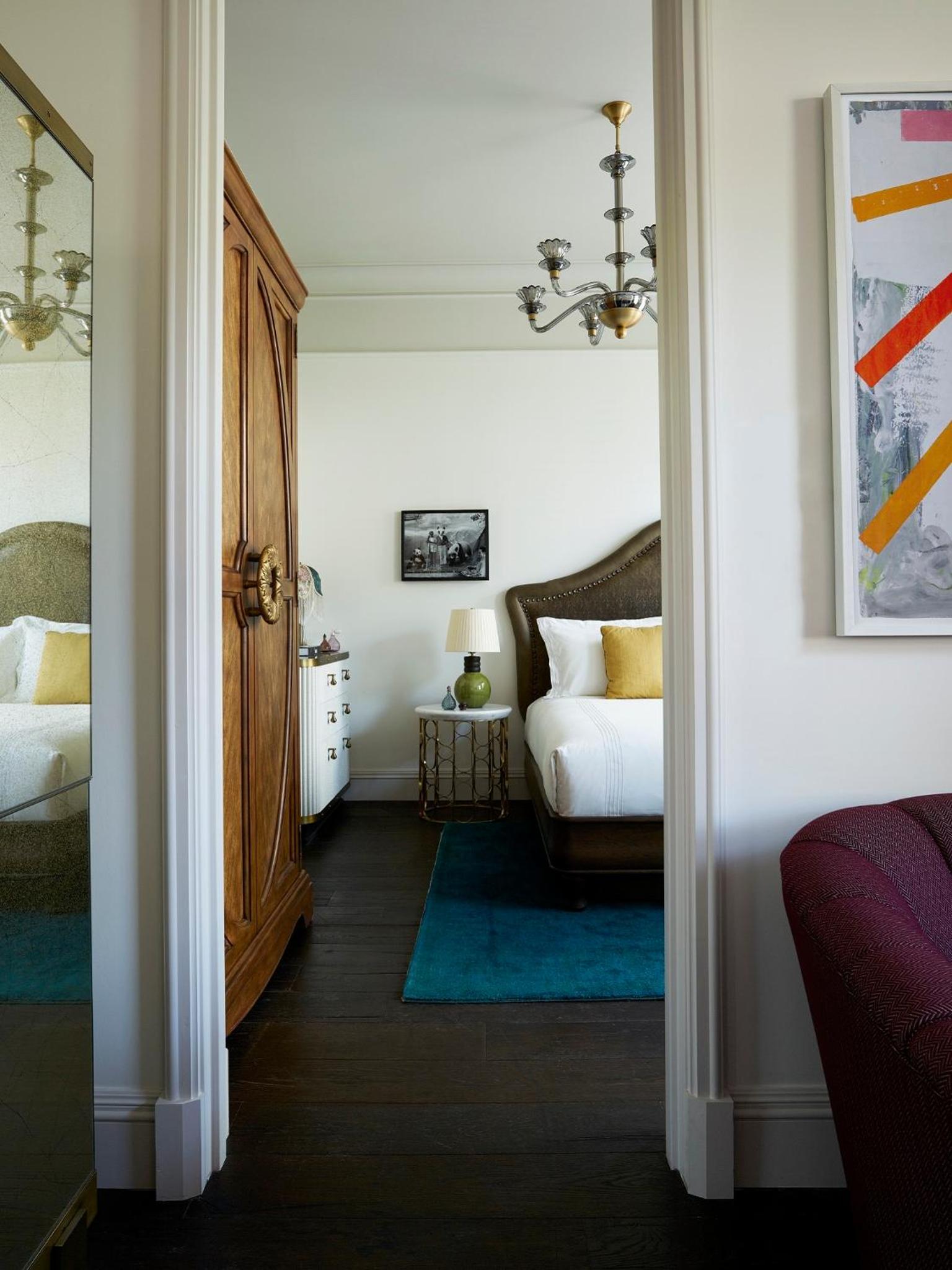 One-Bedroom Corner Suite