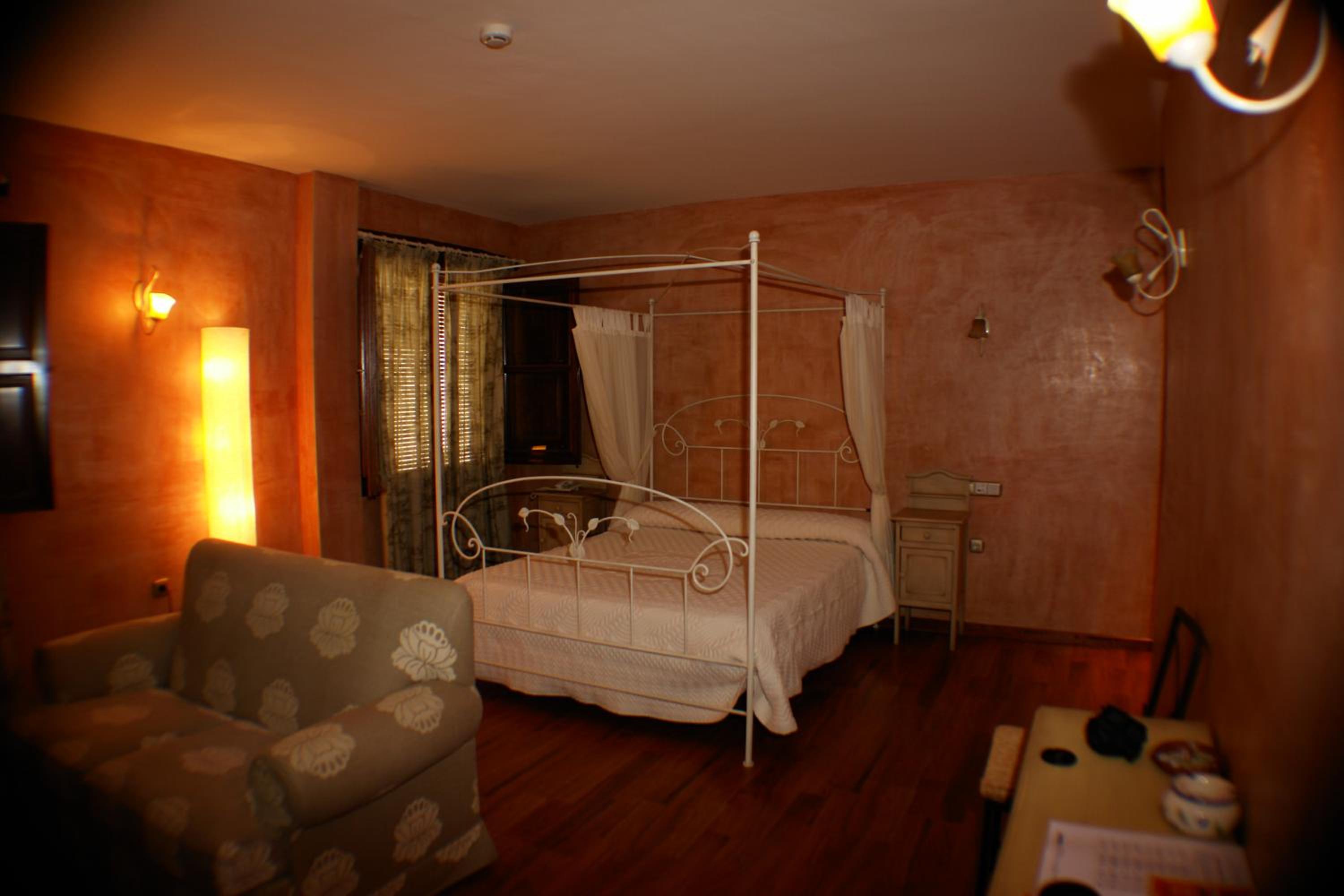 Suite - Photo 1