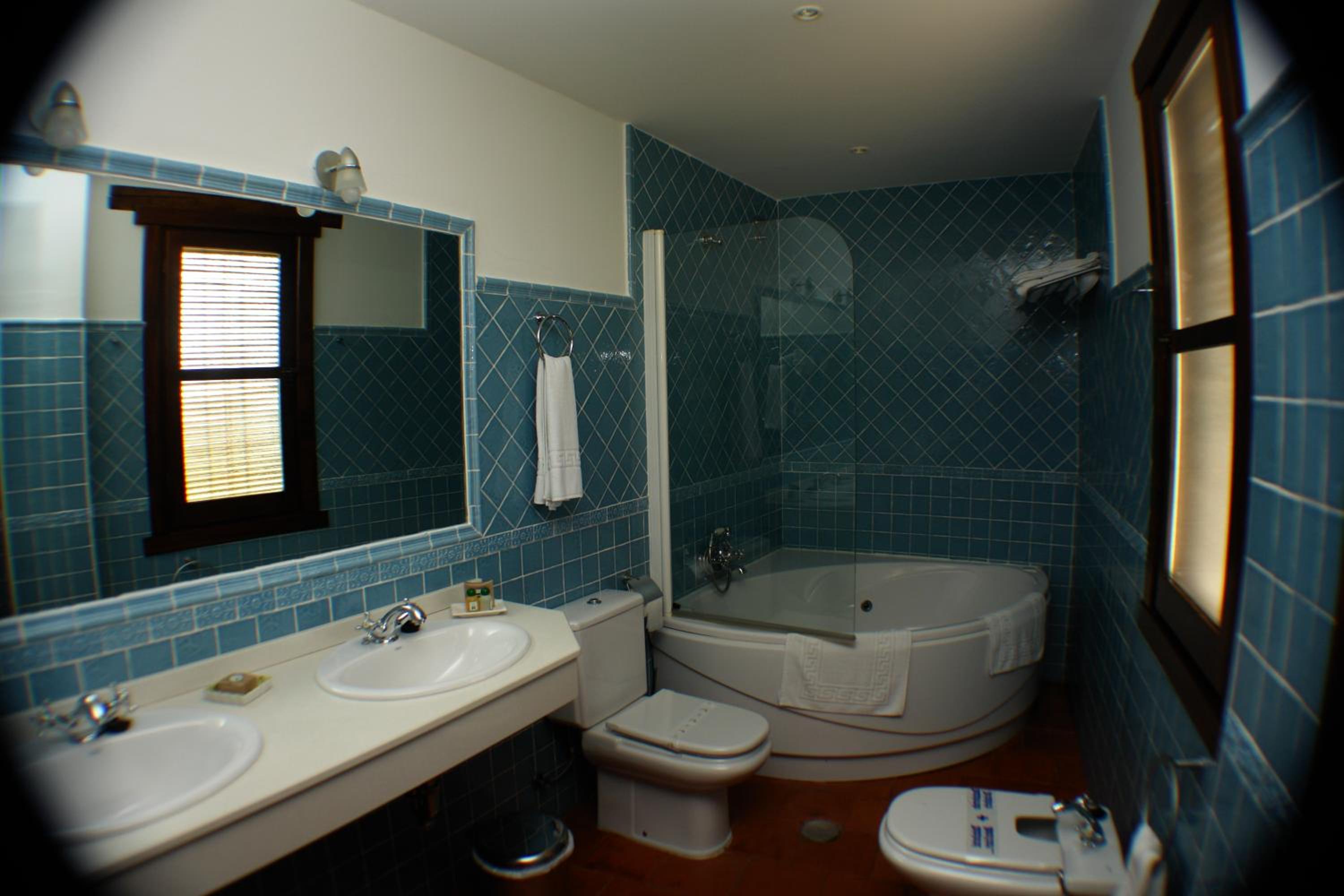 Suite - Photo 12