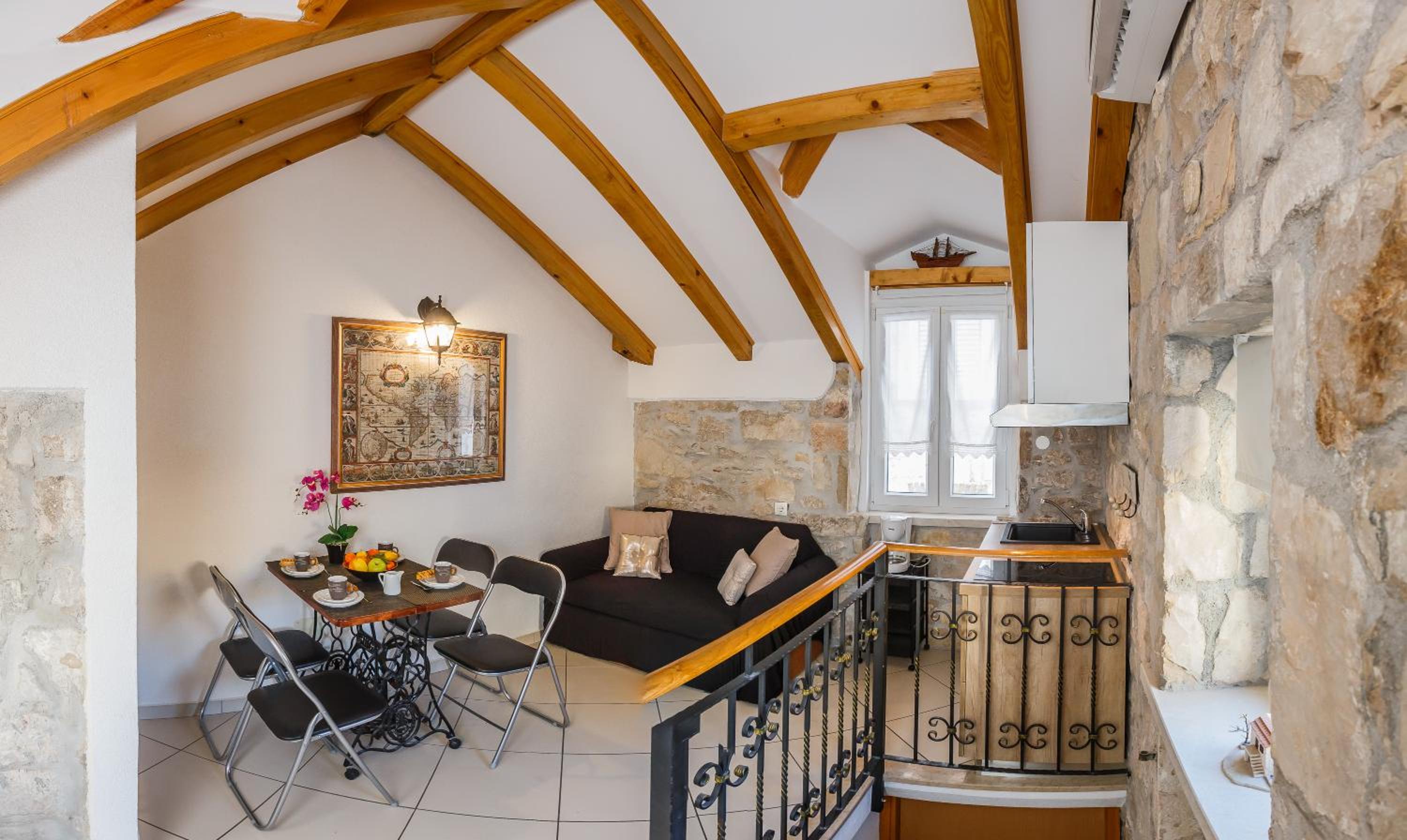 Studio Deluxe with Balcony - Radunica Street 17