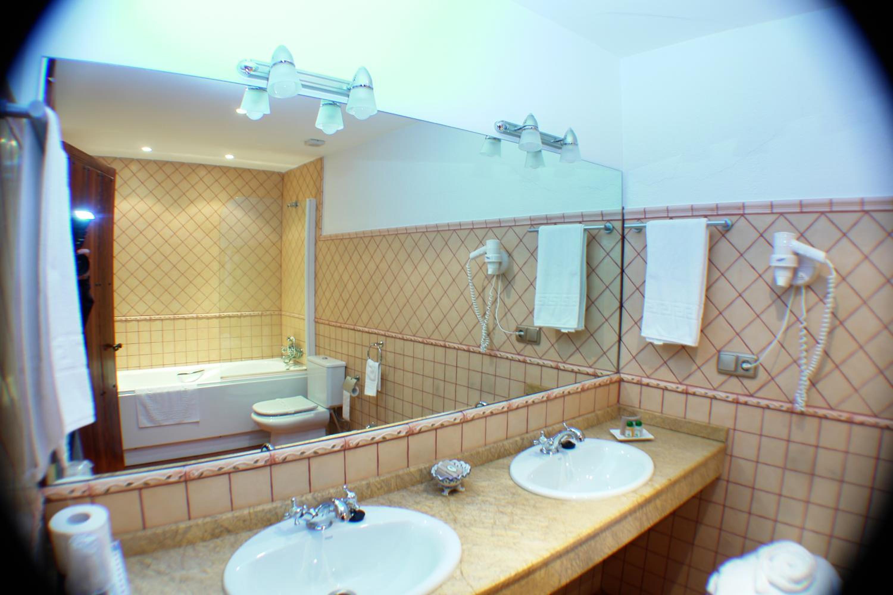 Suite - Photo 4