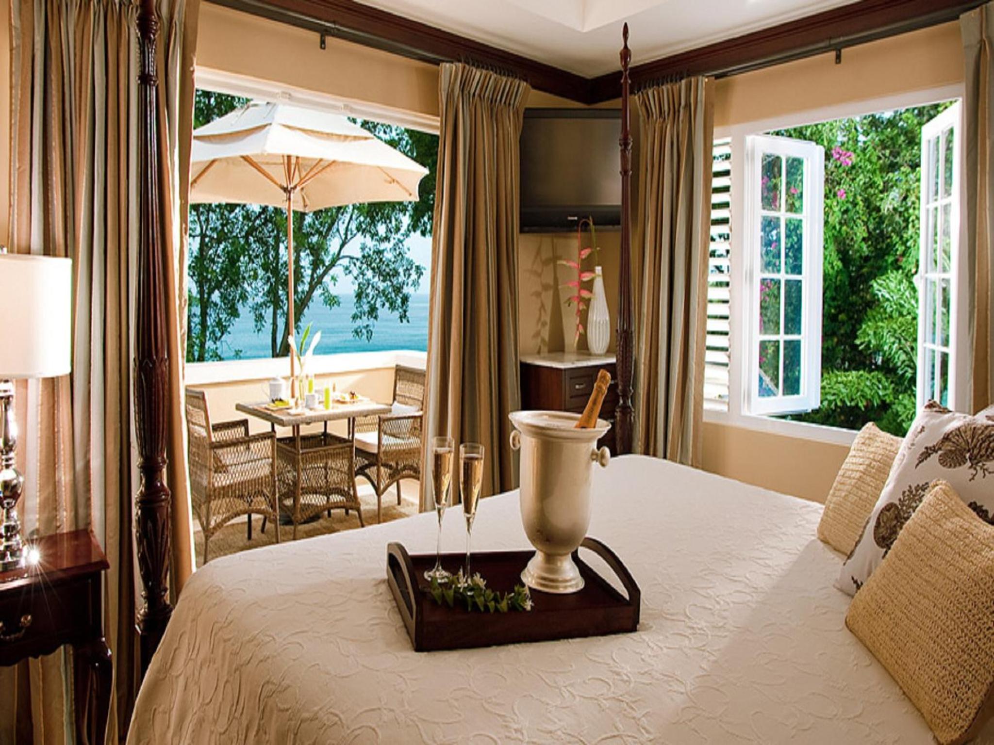 Pitons Oceanview Room with Private Sundeck photo 3