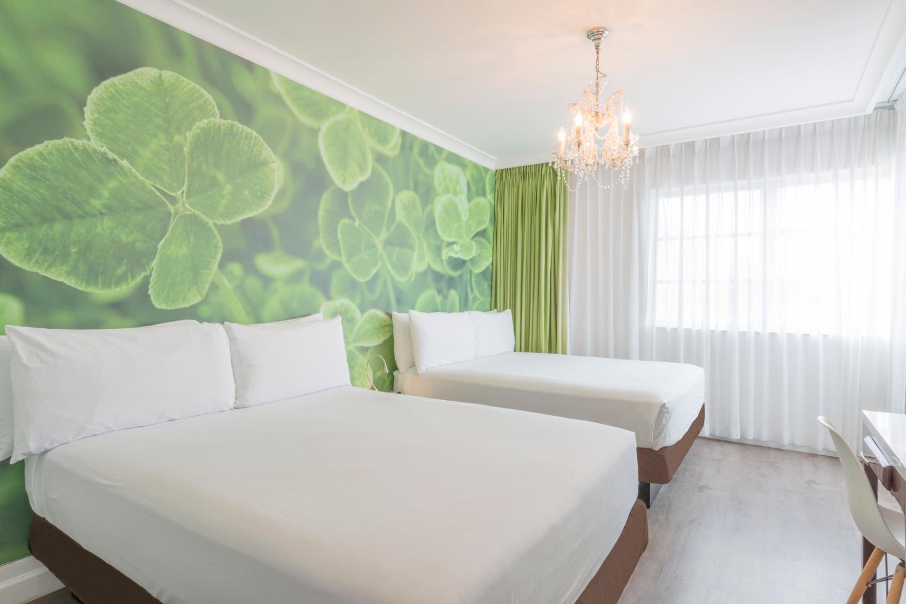 Traditional Room with Two Queen Beds - Photo 8