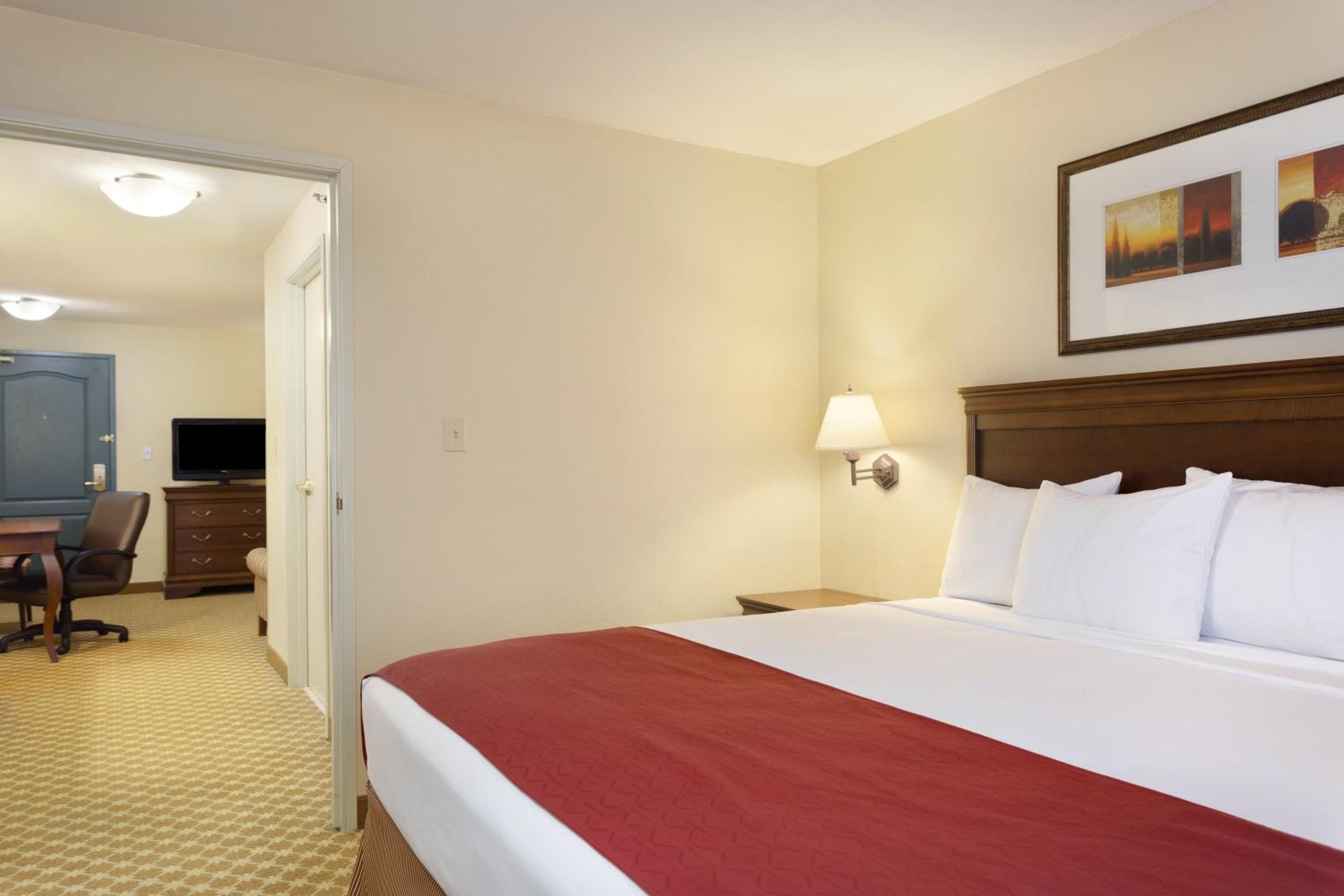 One-Bedroom King Suite - Non-Smoking photo 1