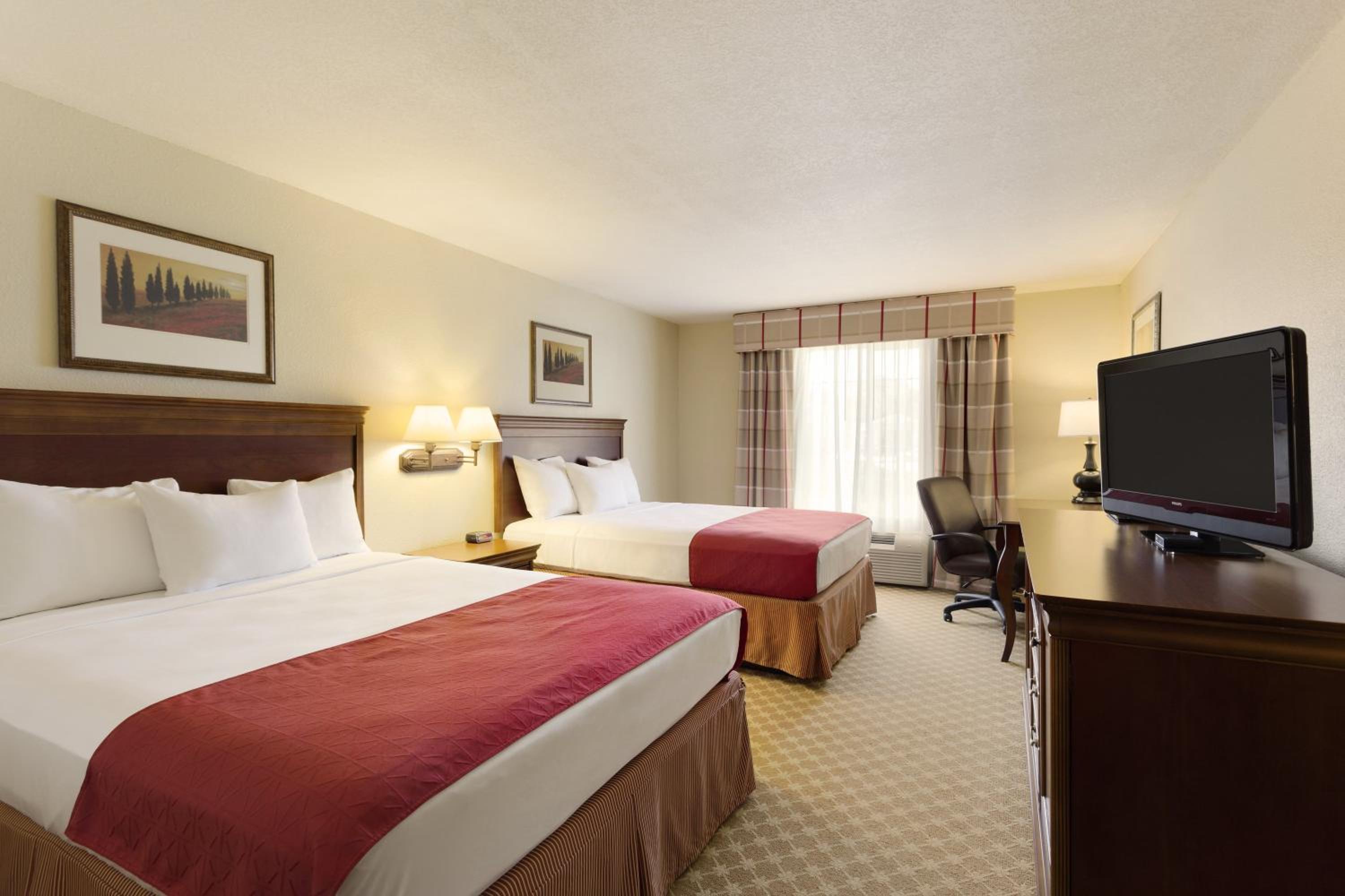Queen Room with Two Queen Beds - Non-Smoking photo 1