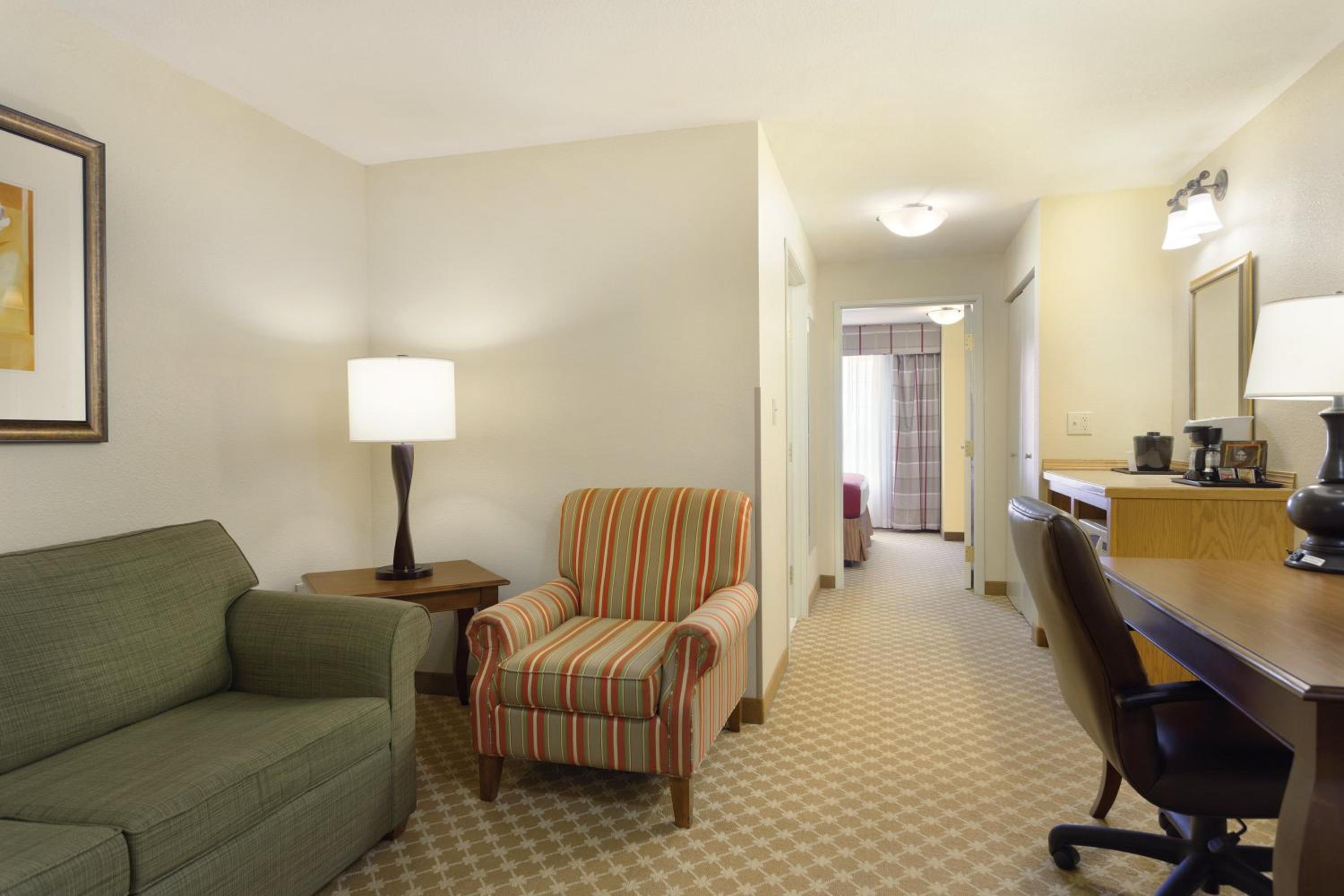 One-Bedroom King Suite - Non-Smoking photo 3
