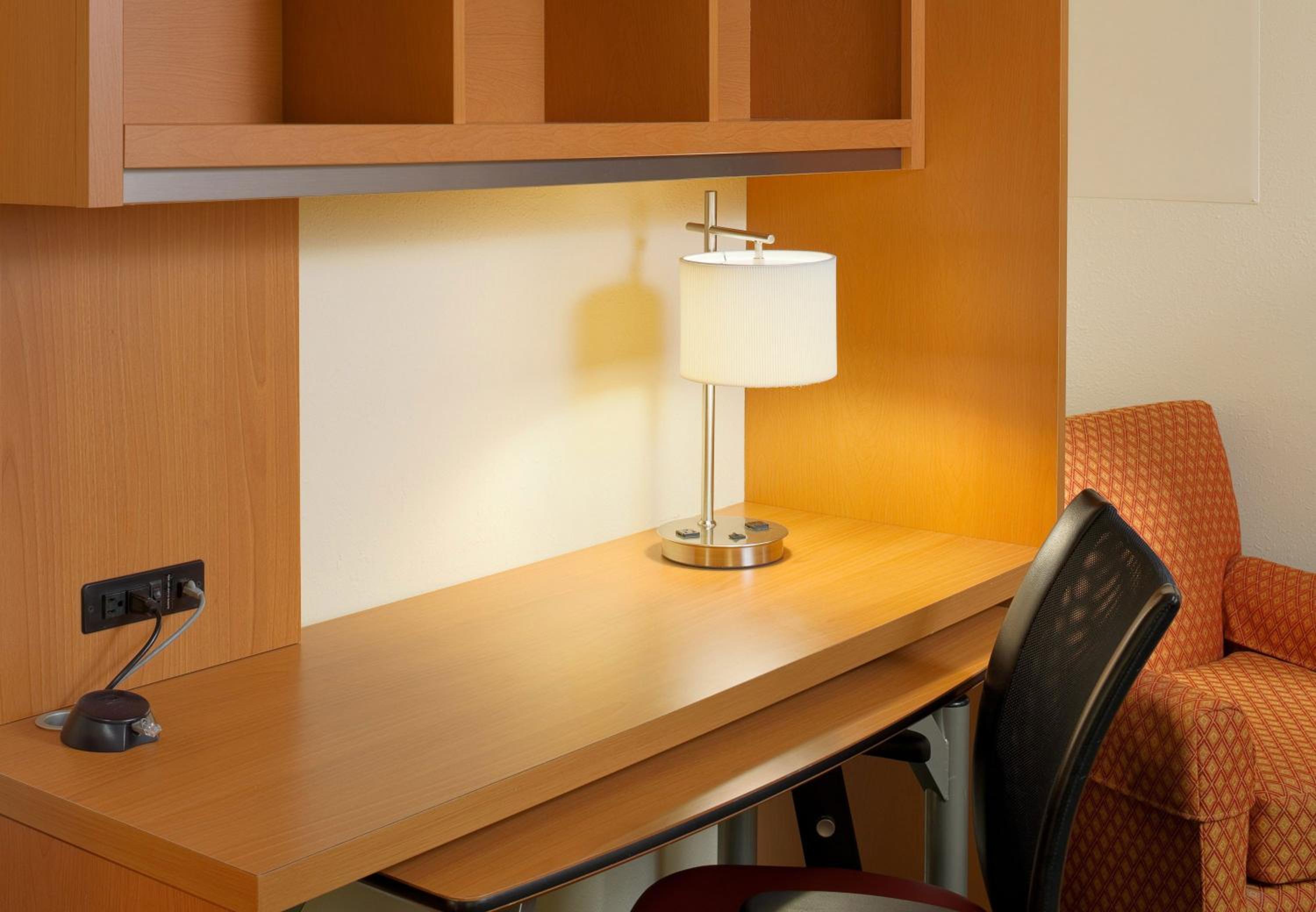 Queen Studio Suite - Non-Smoking - Photo 1
