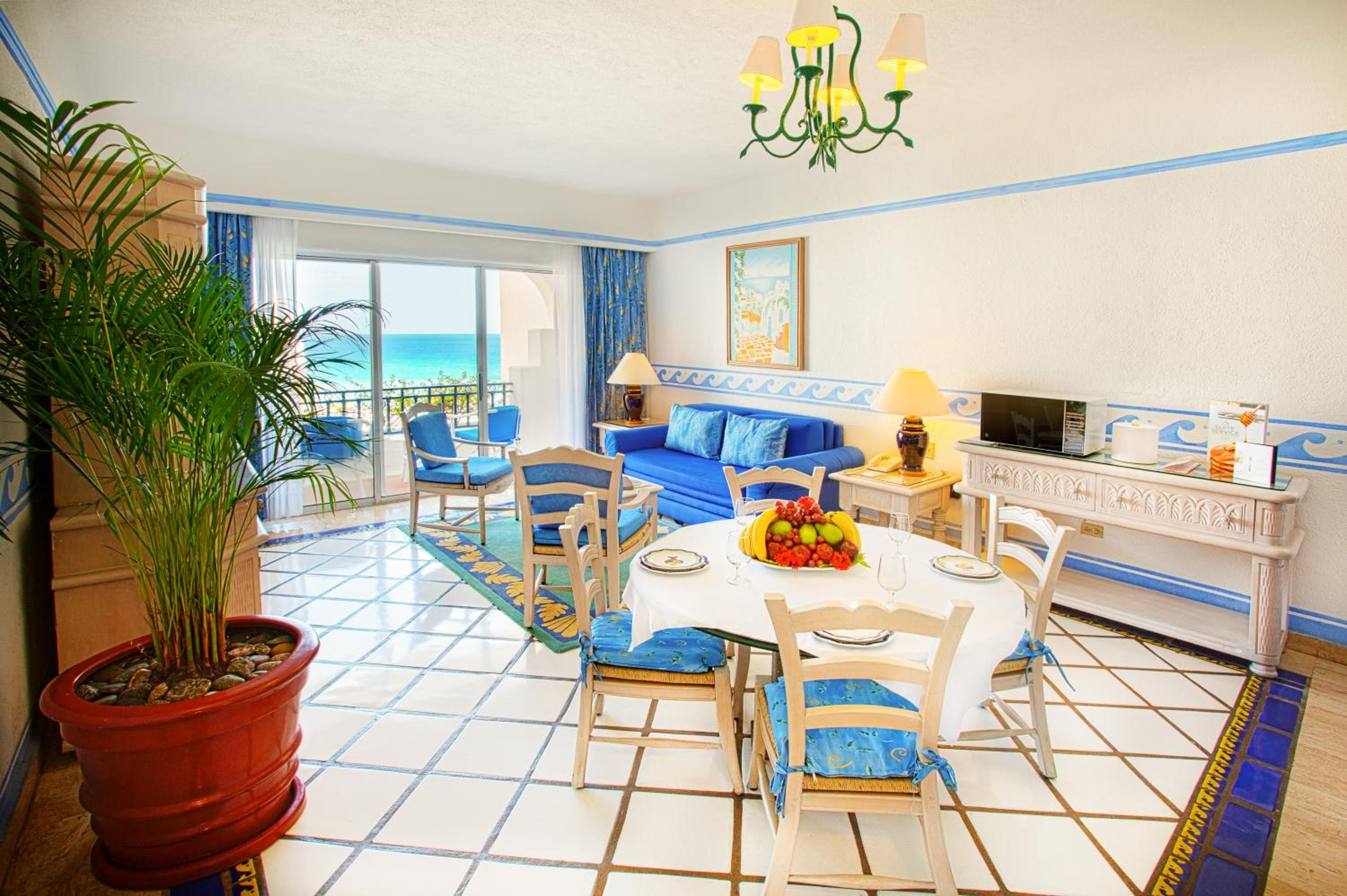 Suite - Photo 1