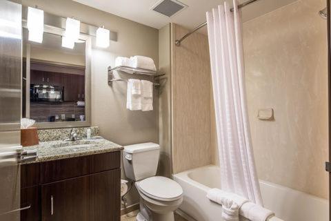 Queen Room - Non-Smoking photo 3