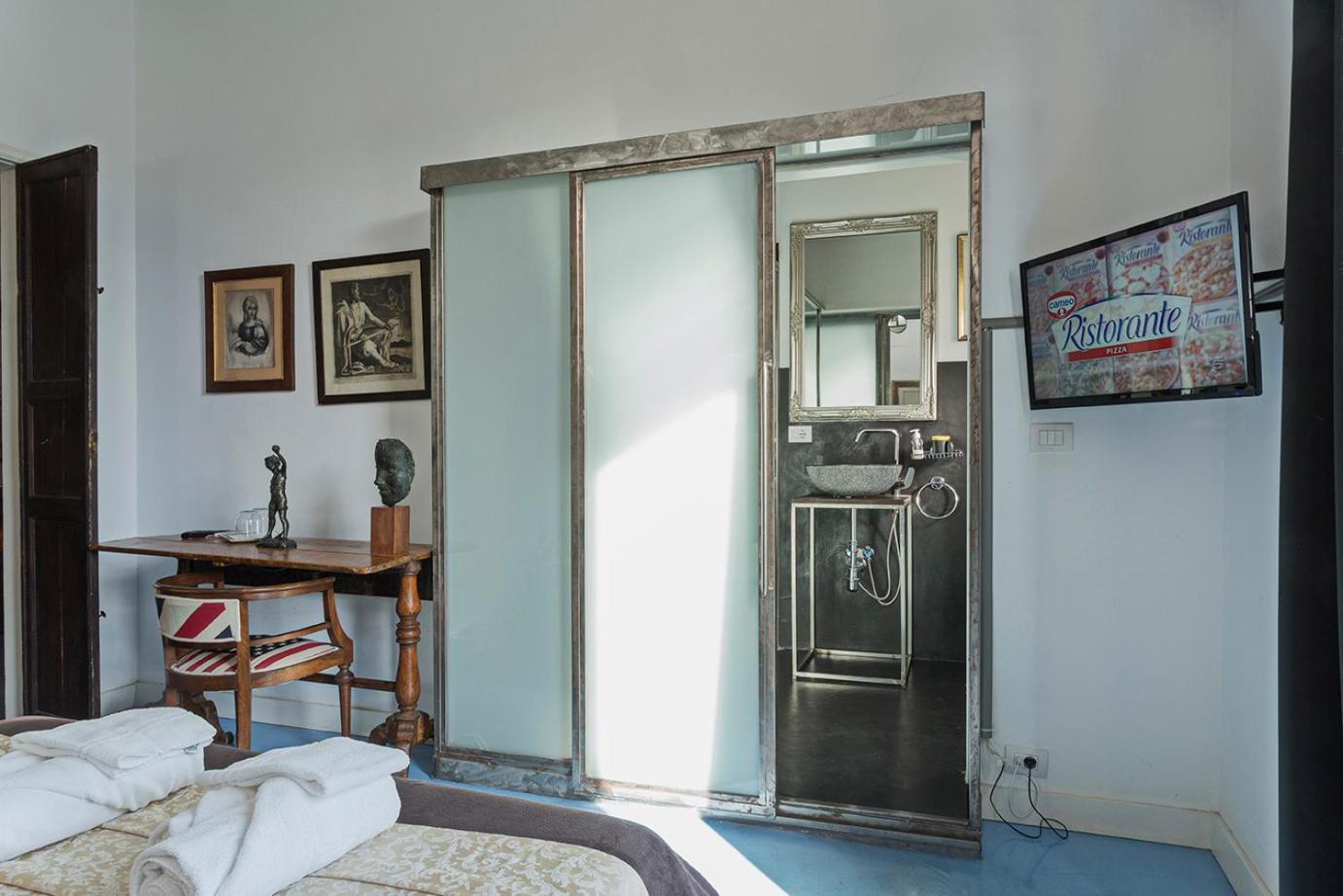 Deluxe Double Room - Photo 12