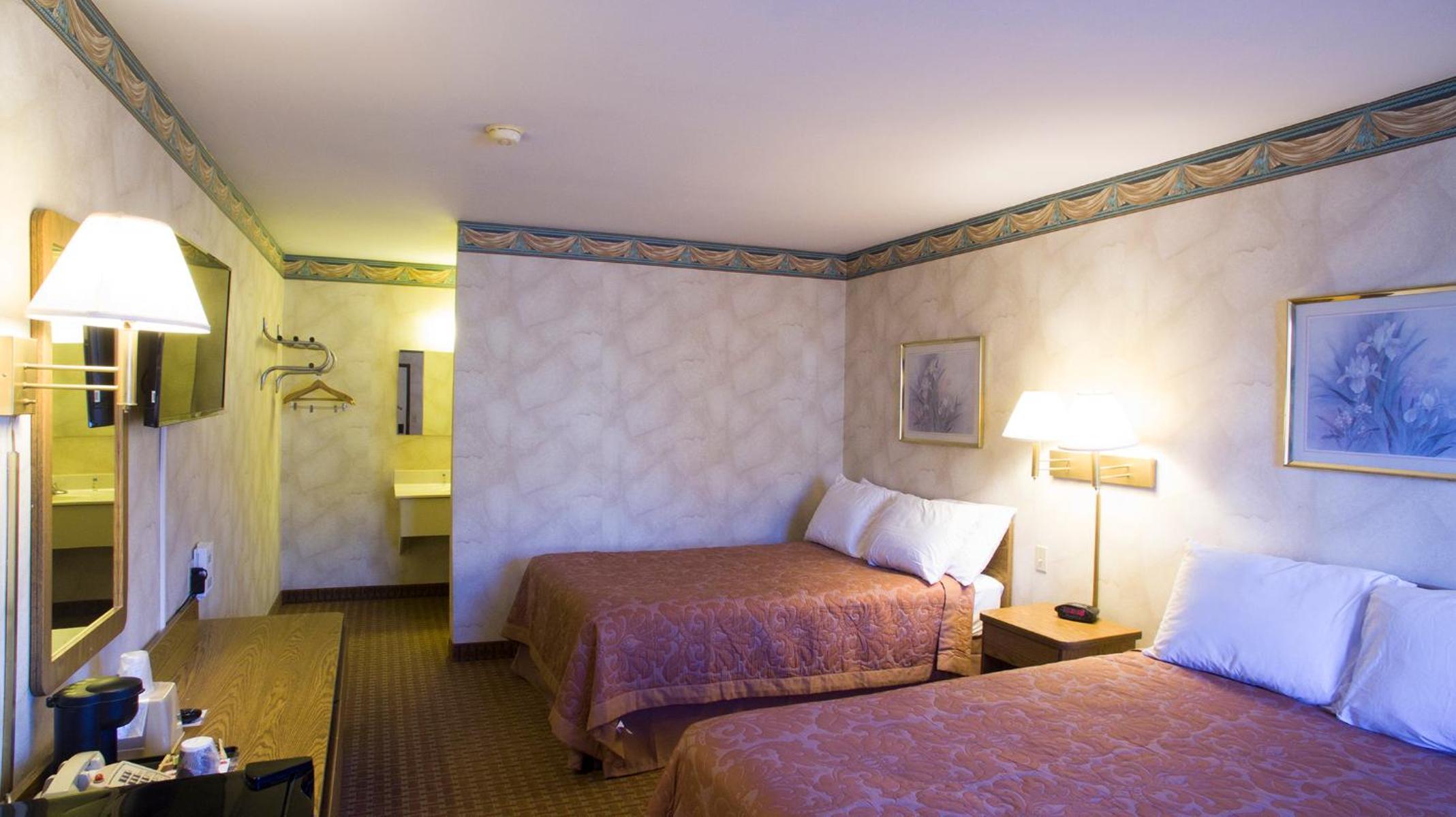 Double Room with Two Double Beds - Non-Smoking - Photo 4