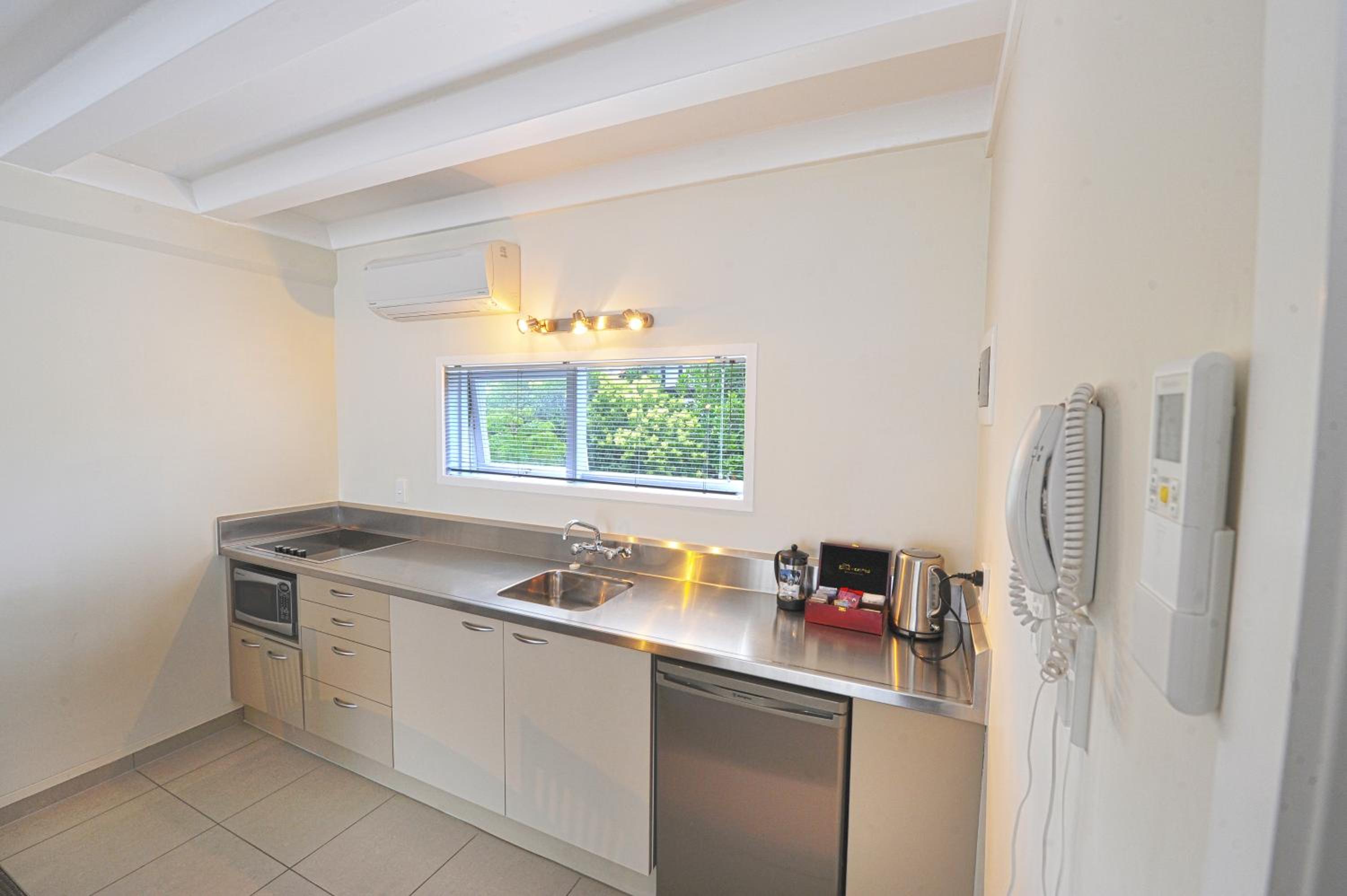 Standard One-Bedroom Suite - Photo 3
