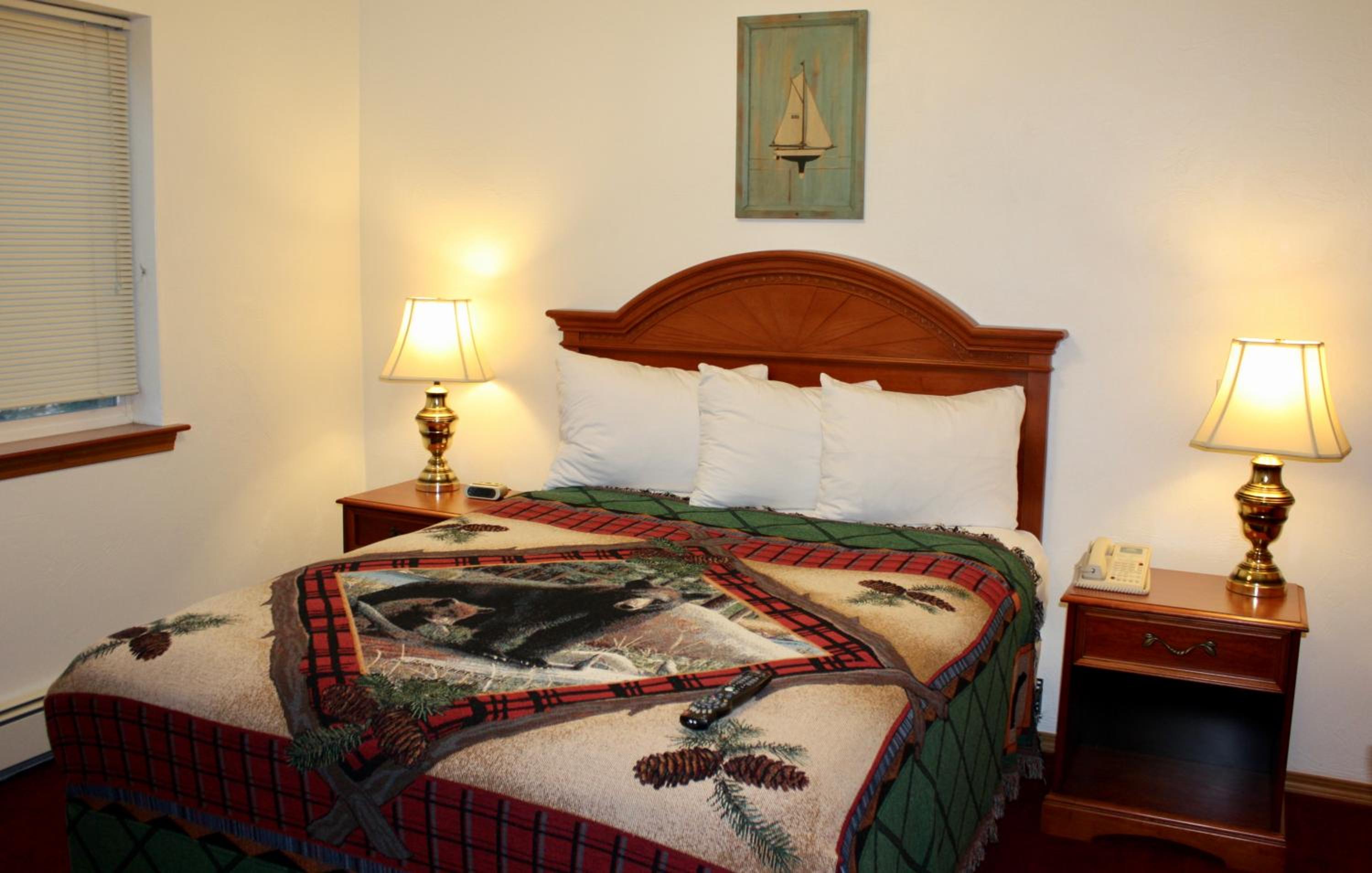 One-Bedroom Queen Suite