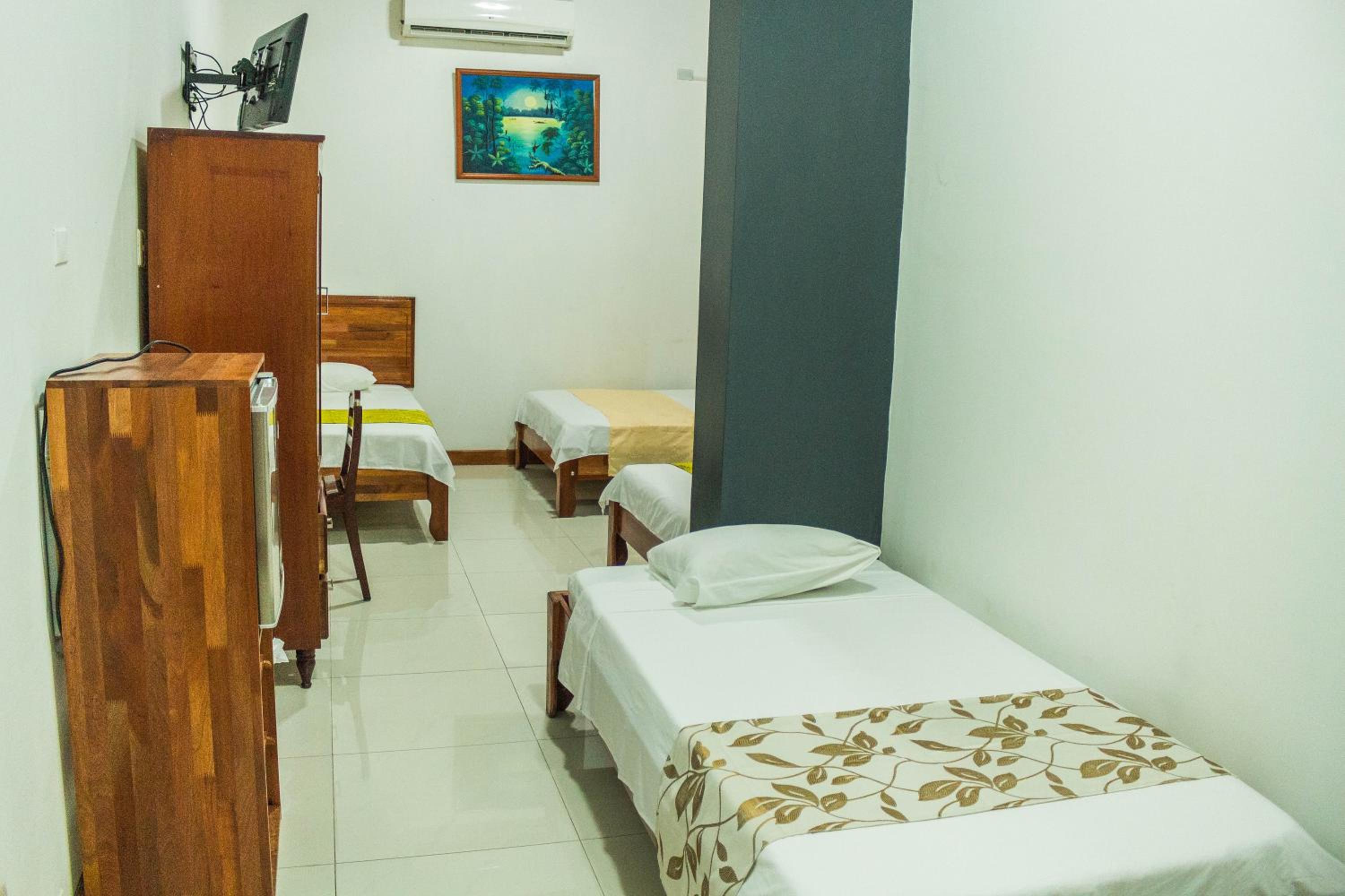 Quadruple Room with Private Bathroom photo 2