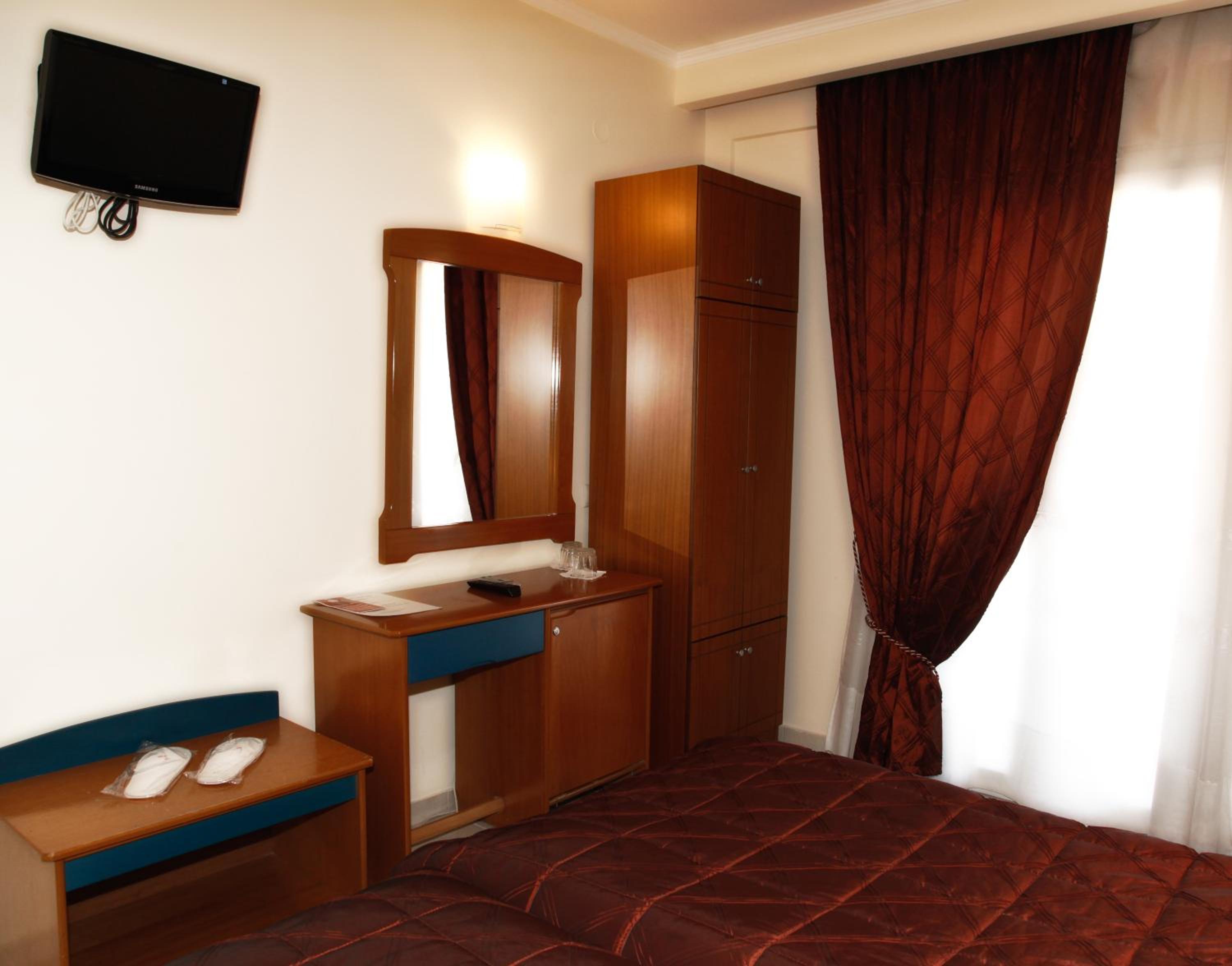 Standard Double/Twin Room - Photo 9