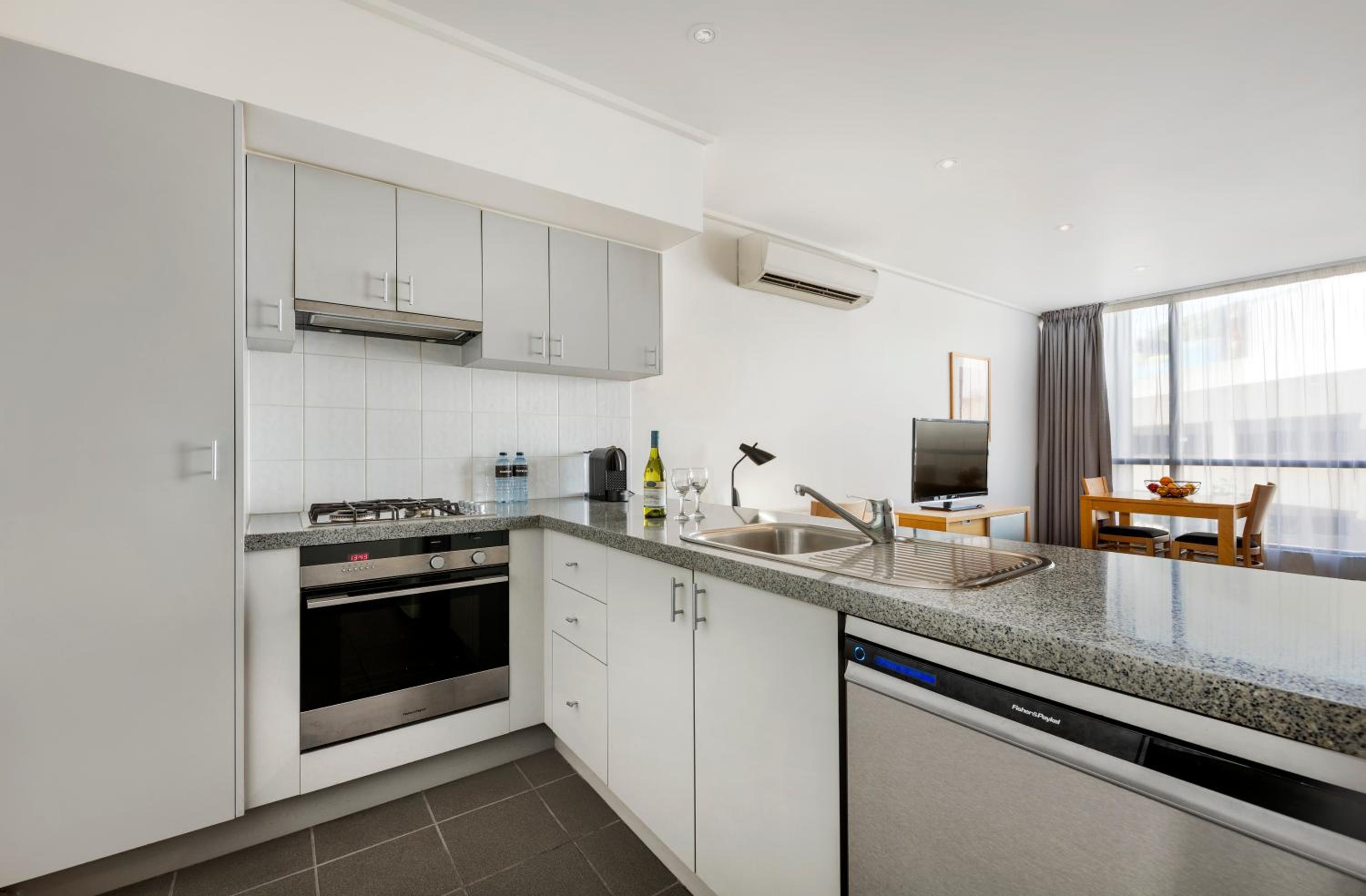 One-Bedroom Executive Apartment - Photo 3