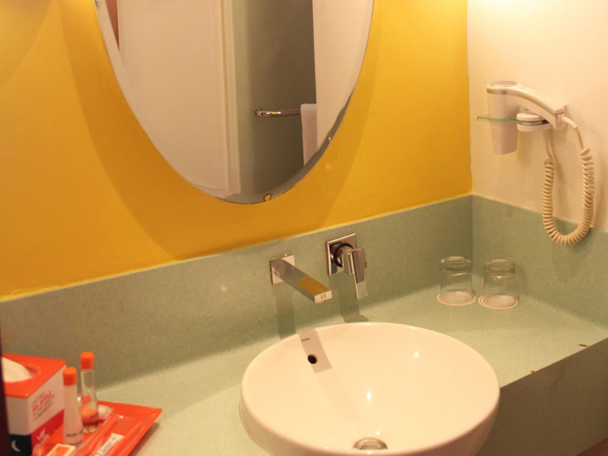 Special Offer - Work From Hotel at HARRIS Double or Twin Room photo 2
