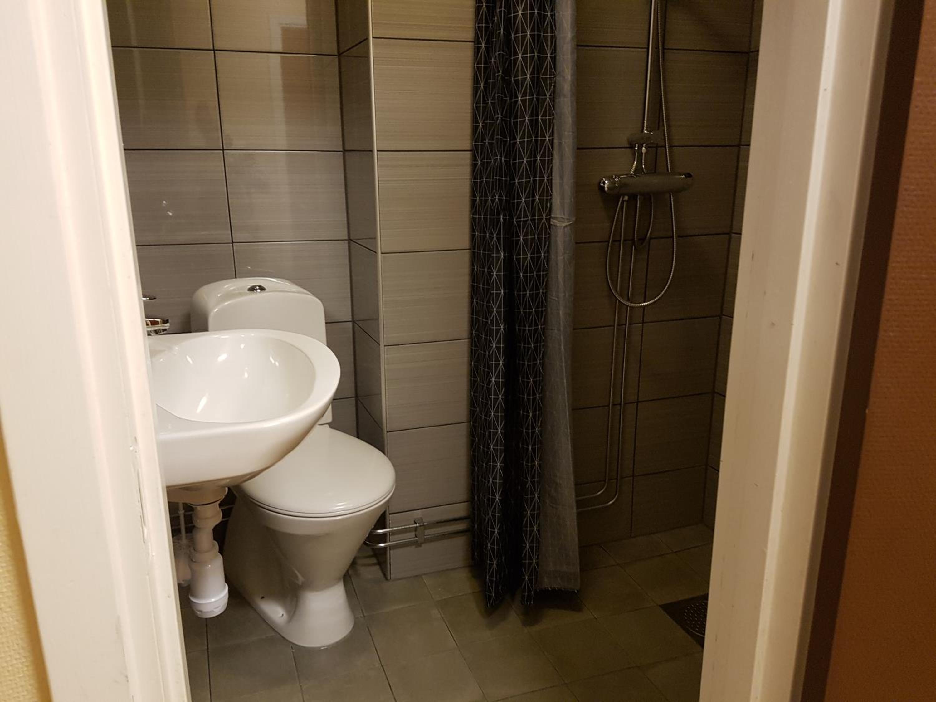 Economy Twin Room with Shared Bathroom photo 3