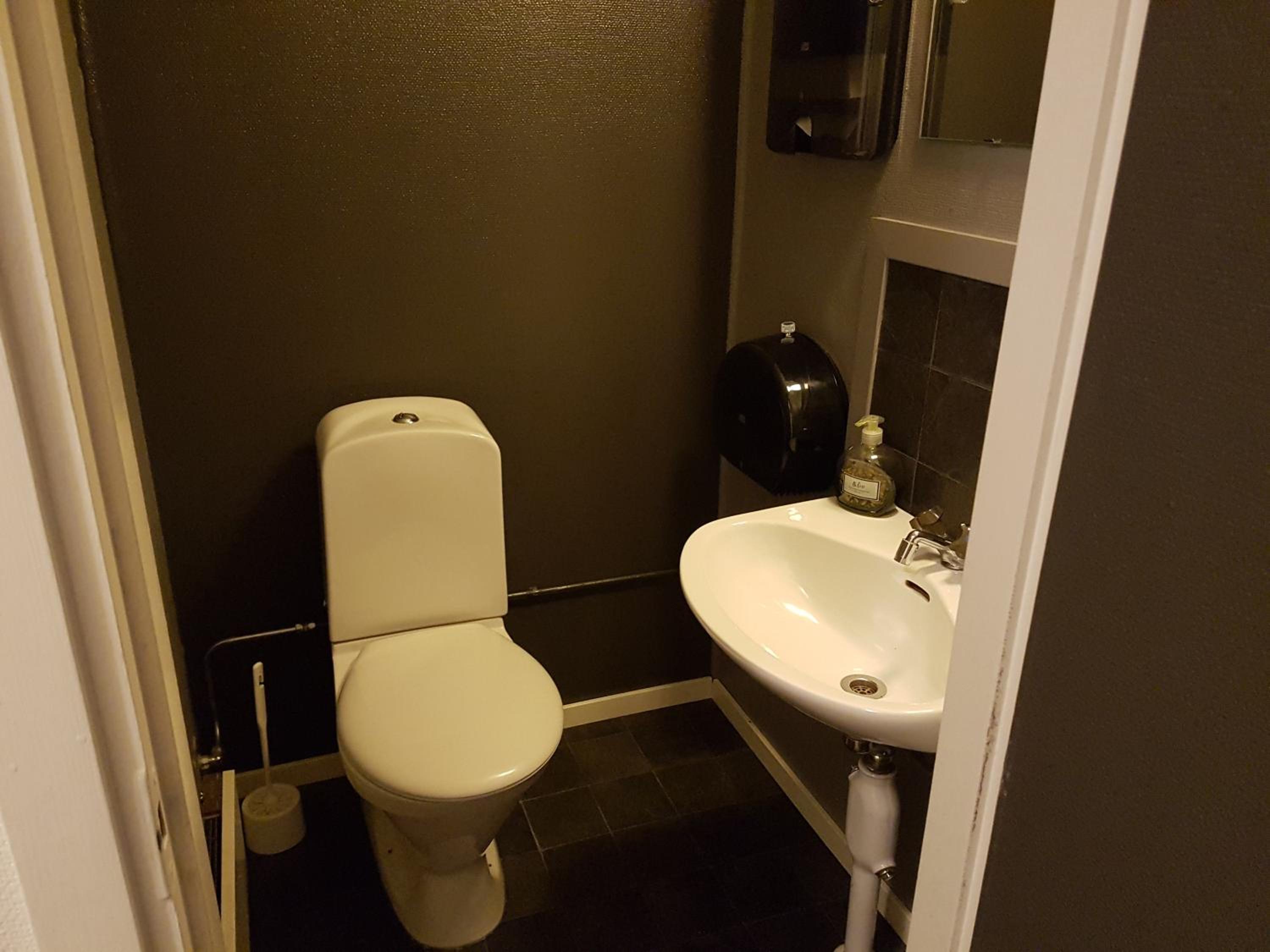 Economy Single Room with Shared Bathroom photo 2