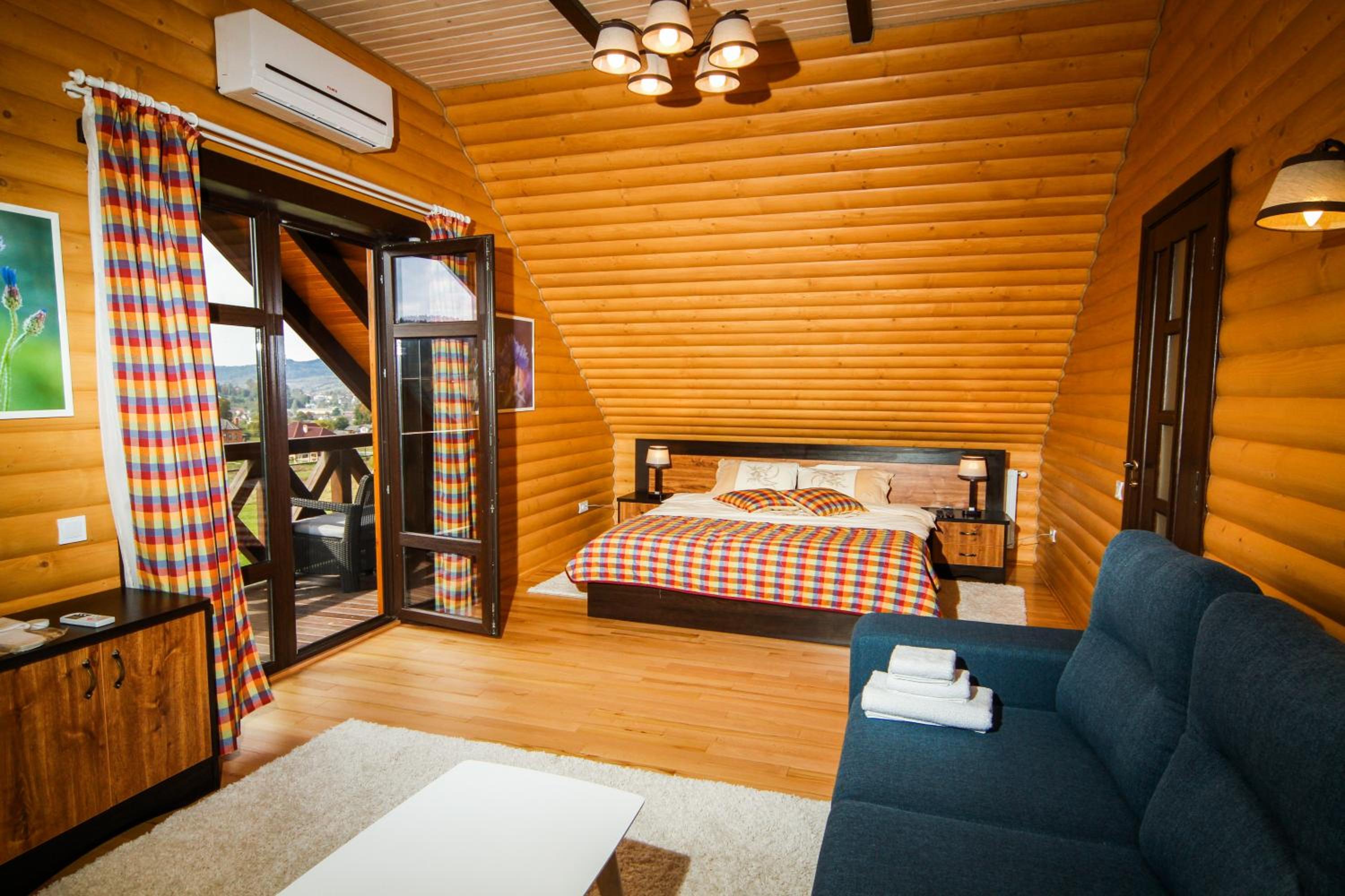 Deluxe Double Room (2 Adults + 1 Child) photo 1