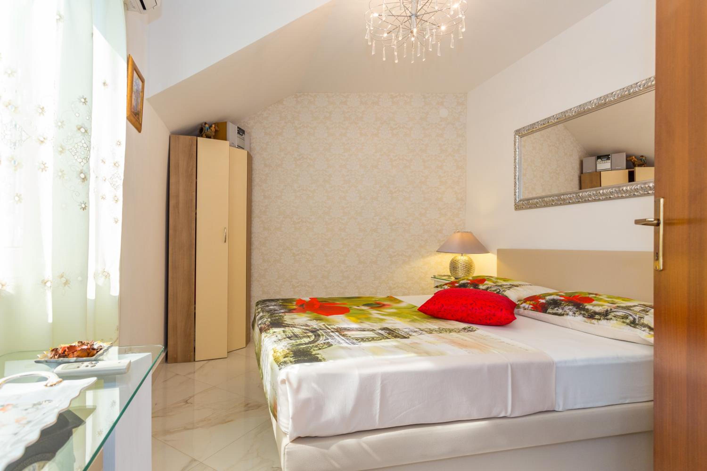 Studio Apartment photo 2