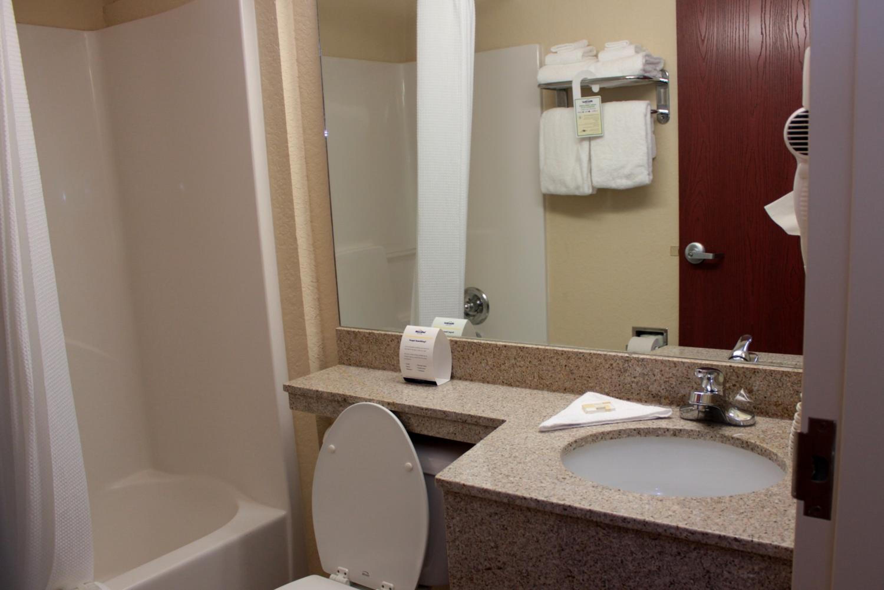 Queen Suite - Non-Smoking - Photo 8