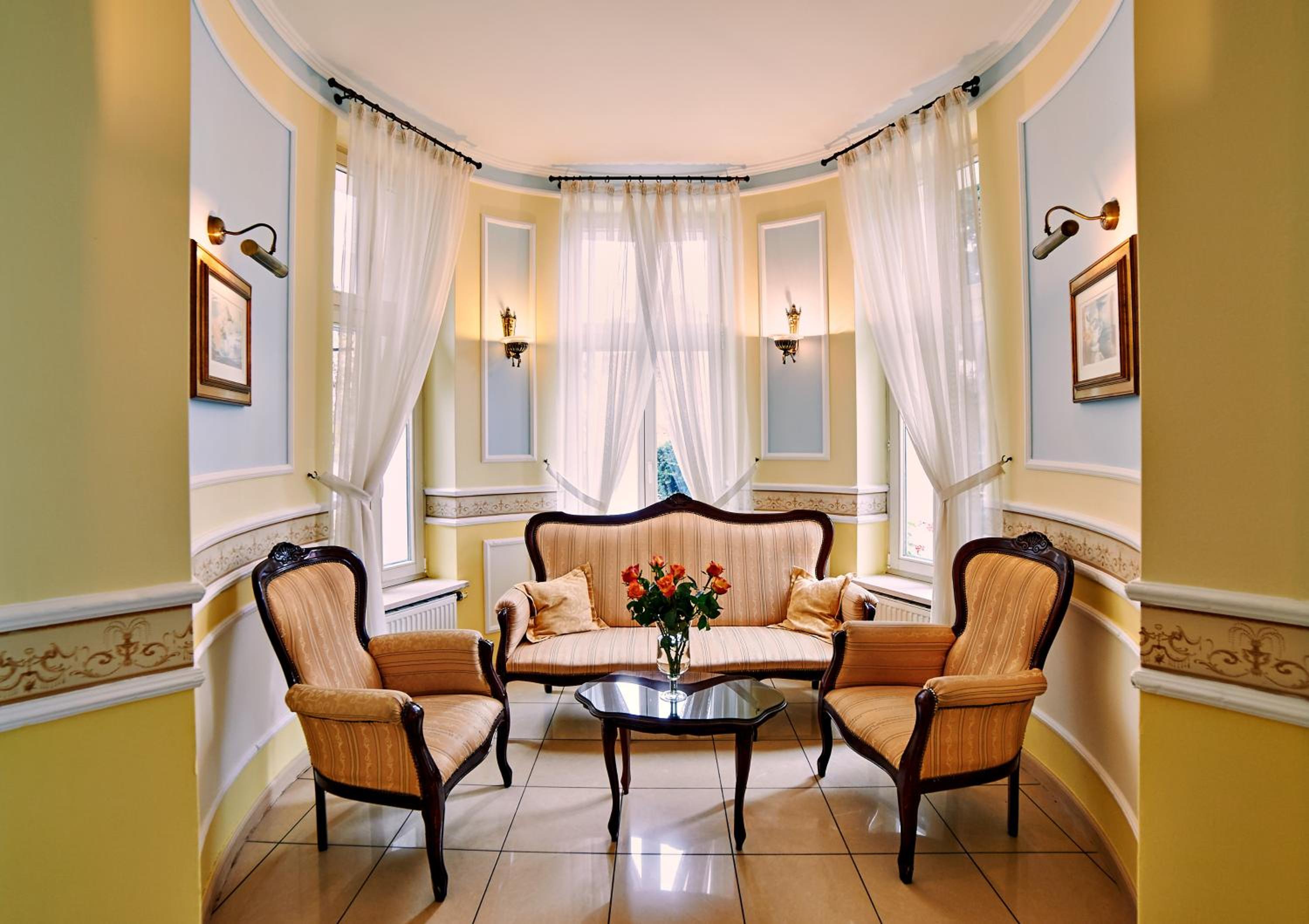 Suite - Photo 1