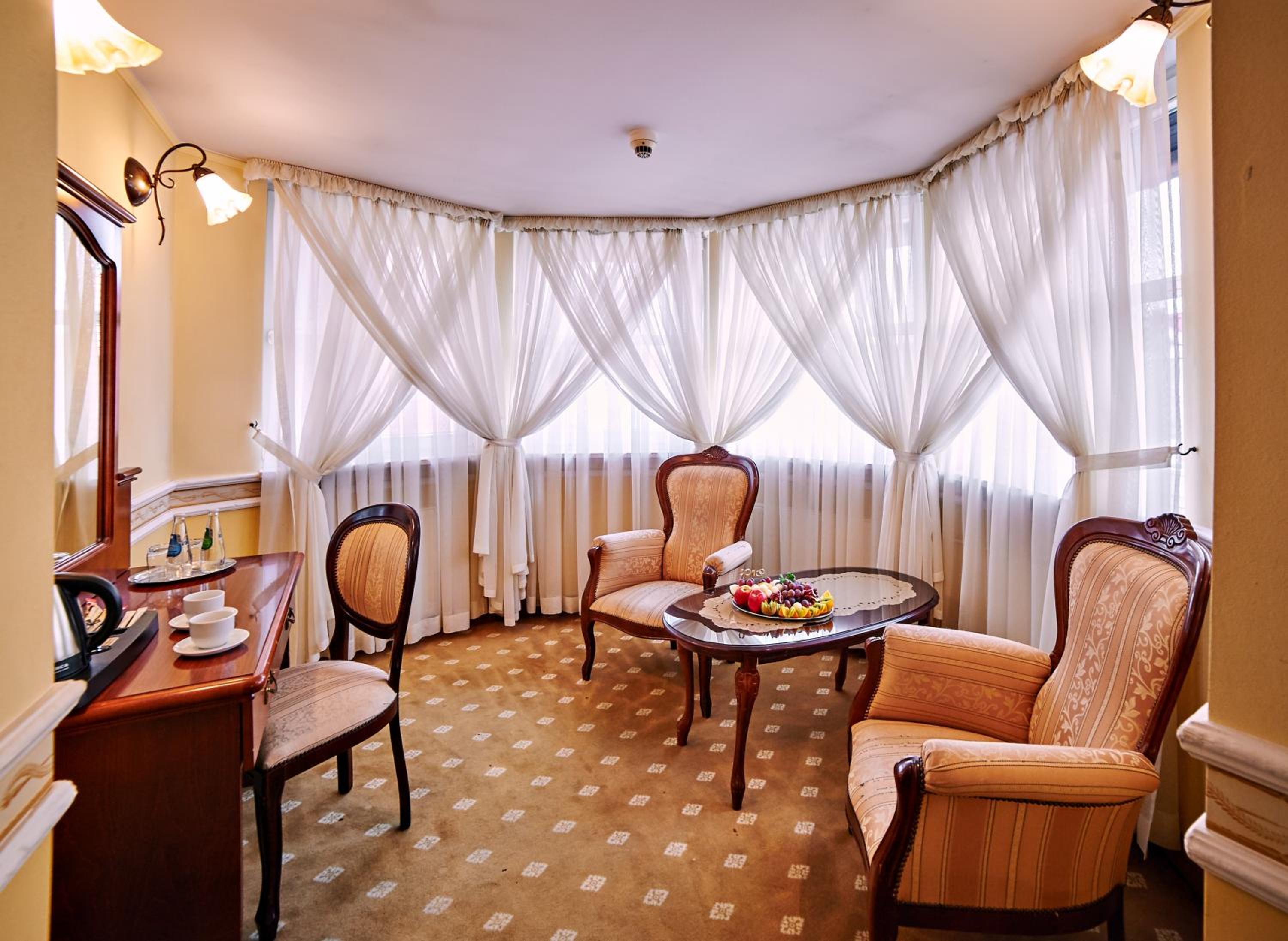 Suite - Photo 3
