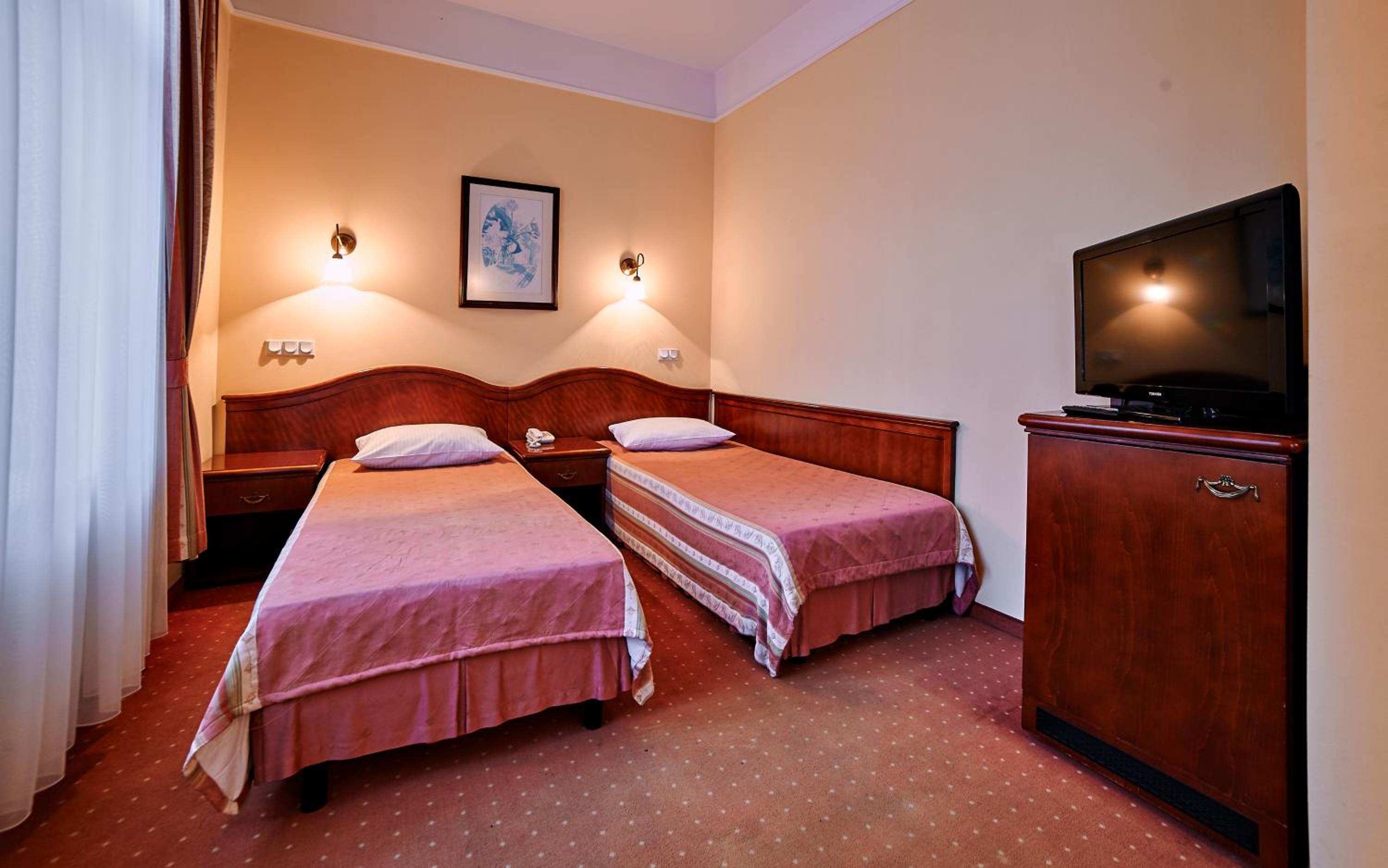 Premium Double or Twin Room - Photo 3