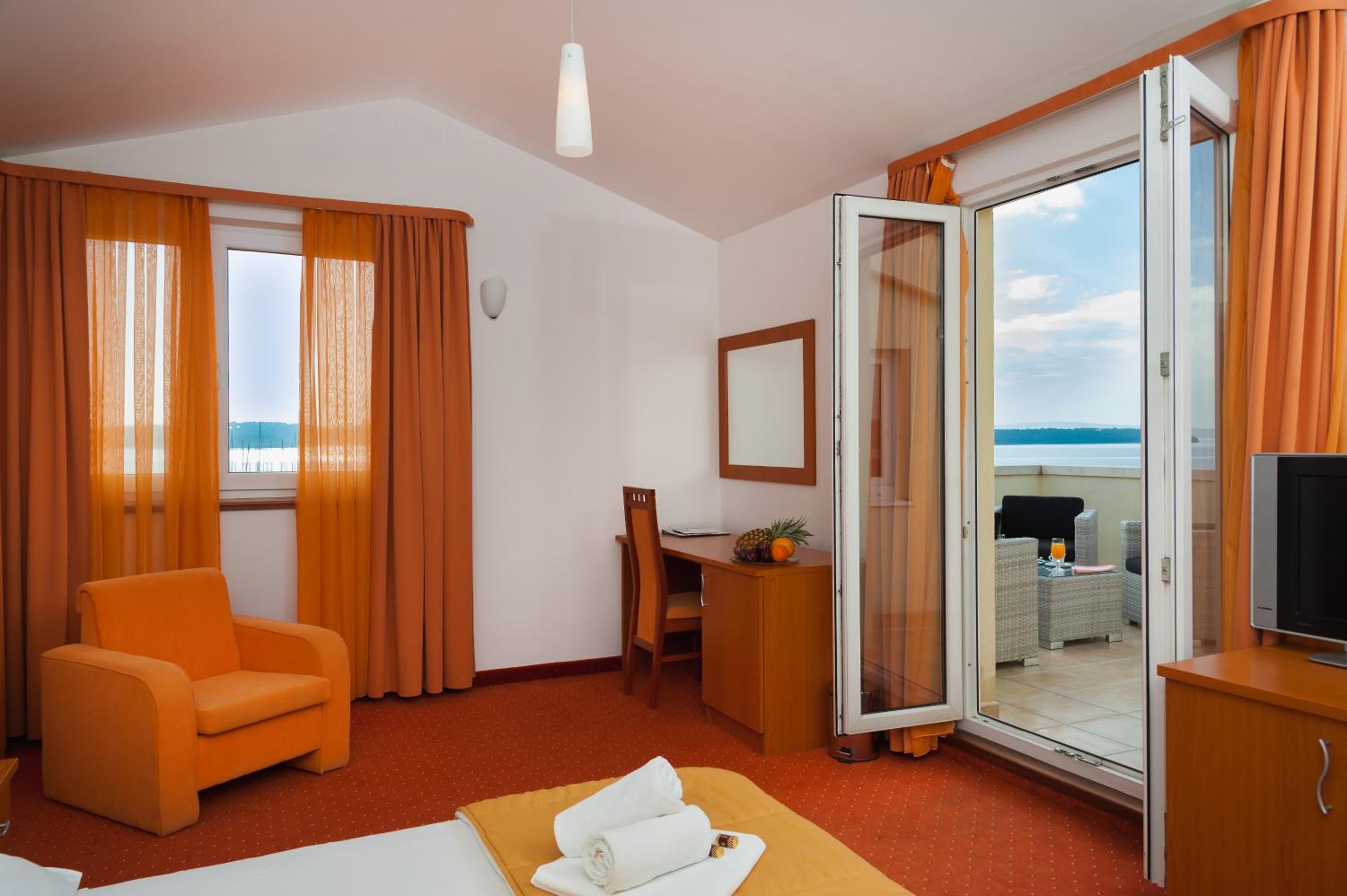 Deluxe Double Room - Photo 1