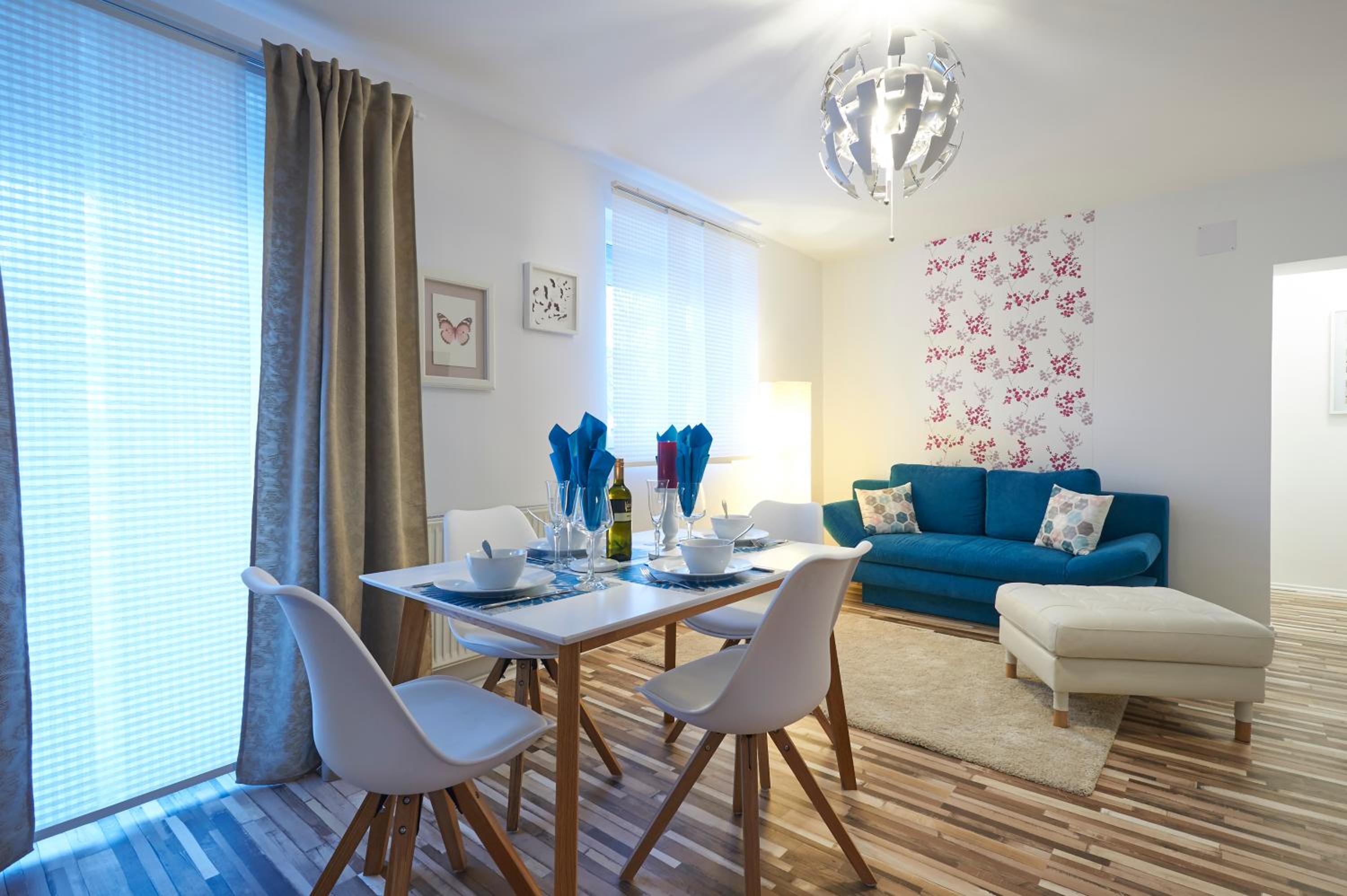 Apartment with Balcony - Photo 3