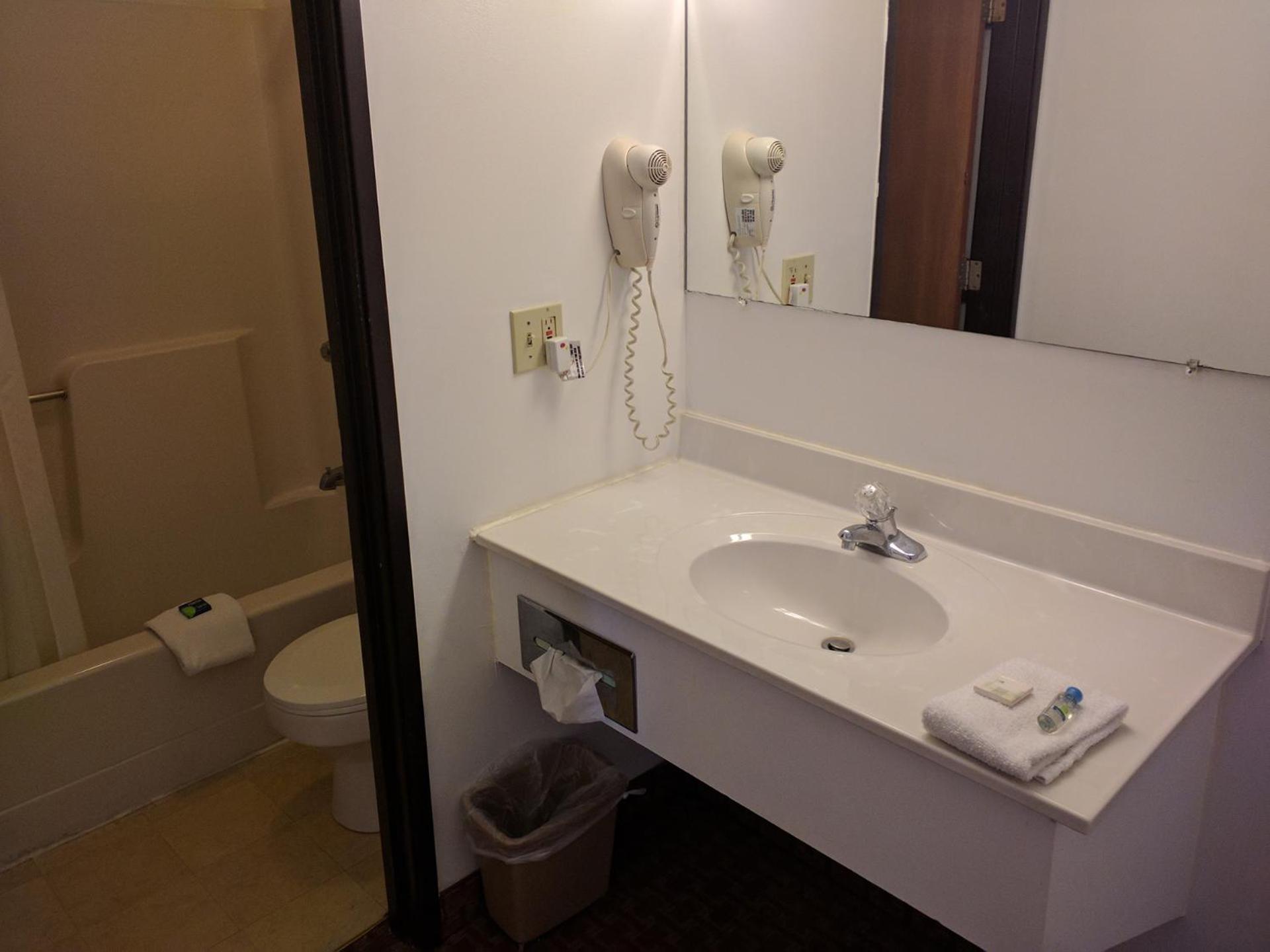 Double Room with Two Double Beds - Non-Smoking - Photo 3
