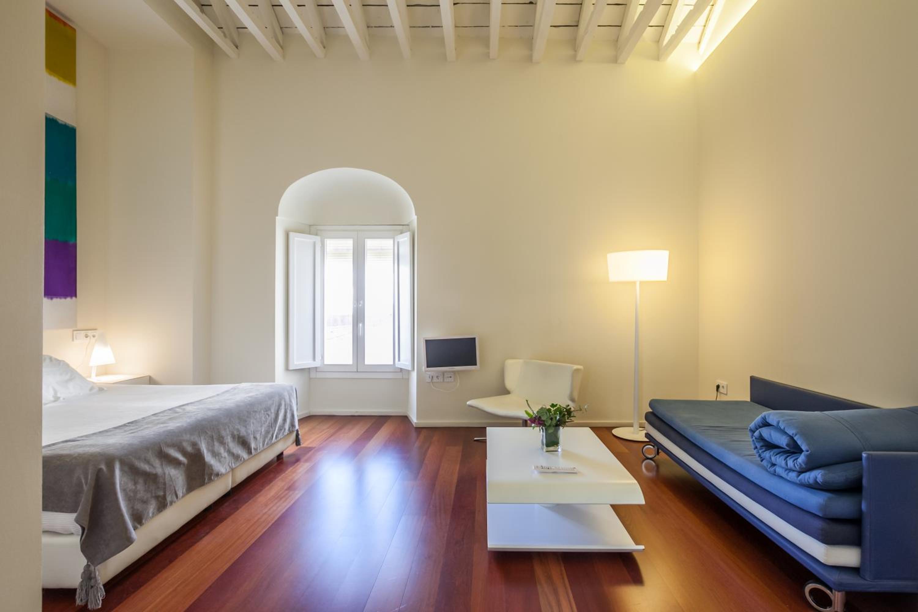 Suite with Street View photo 2