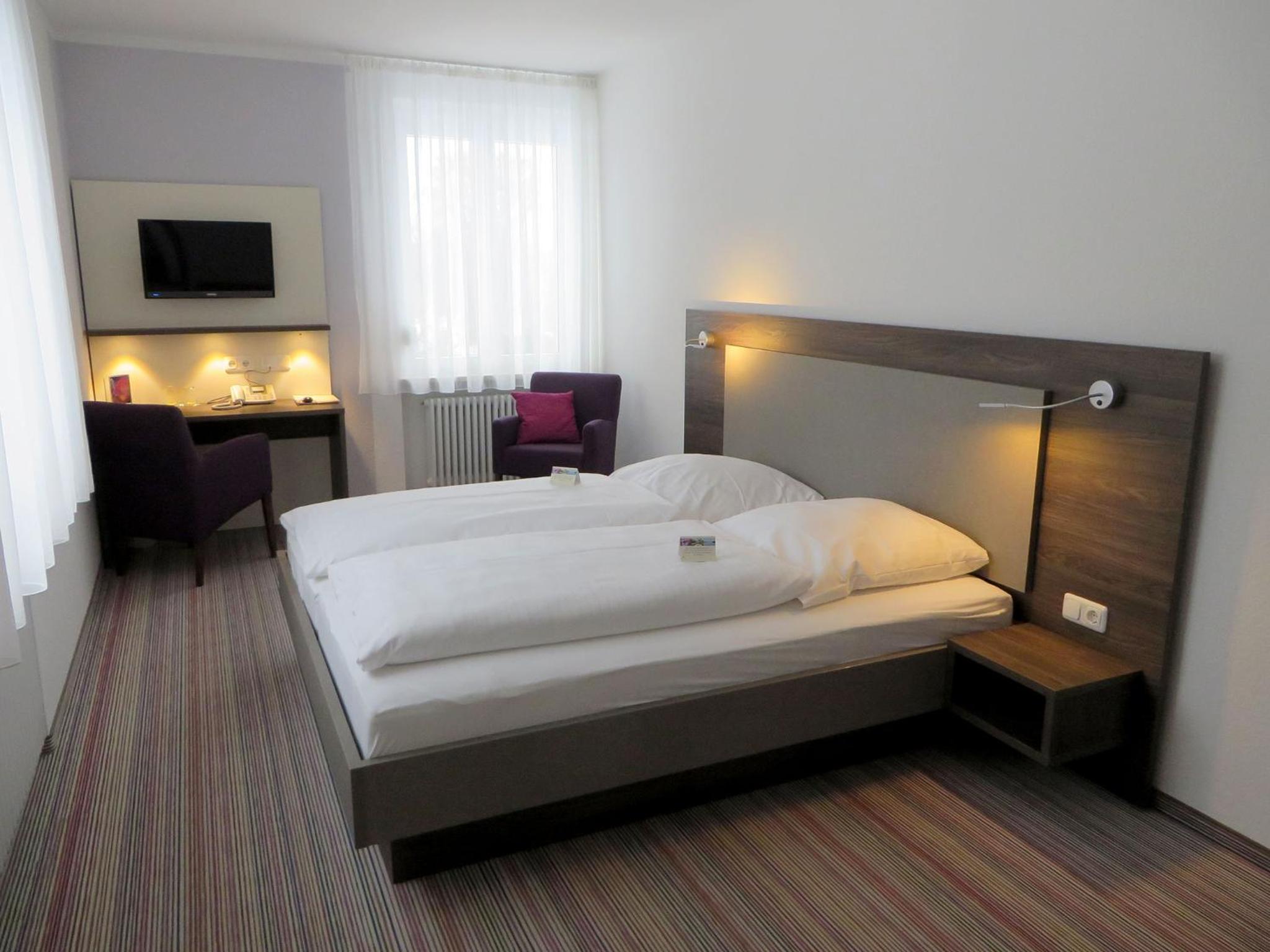 Twin Room with private bathroom opposite the room