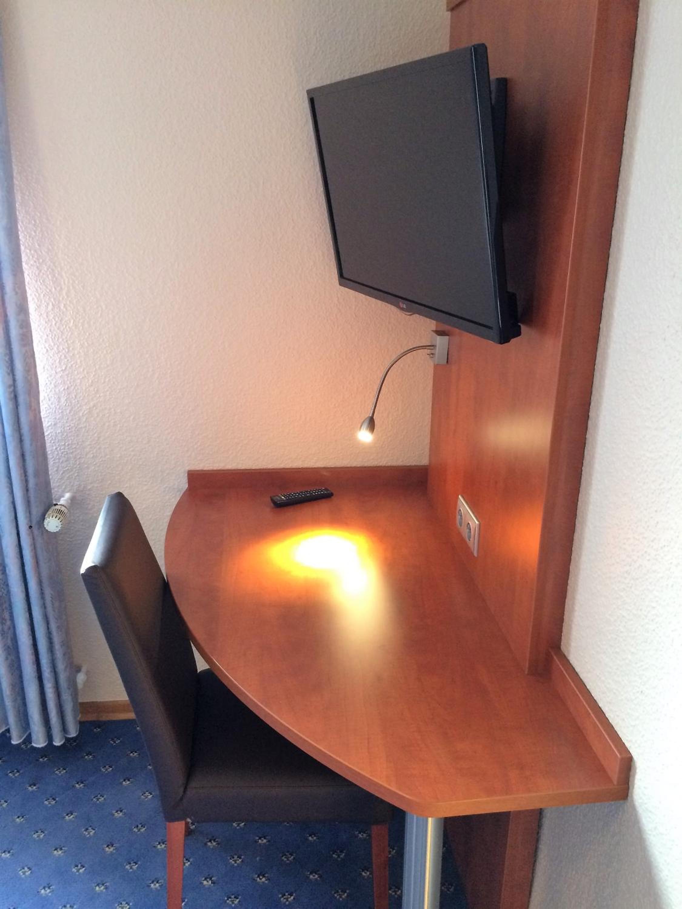 Double or Twin Room - Photo 12