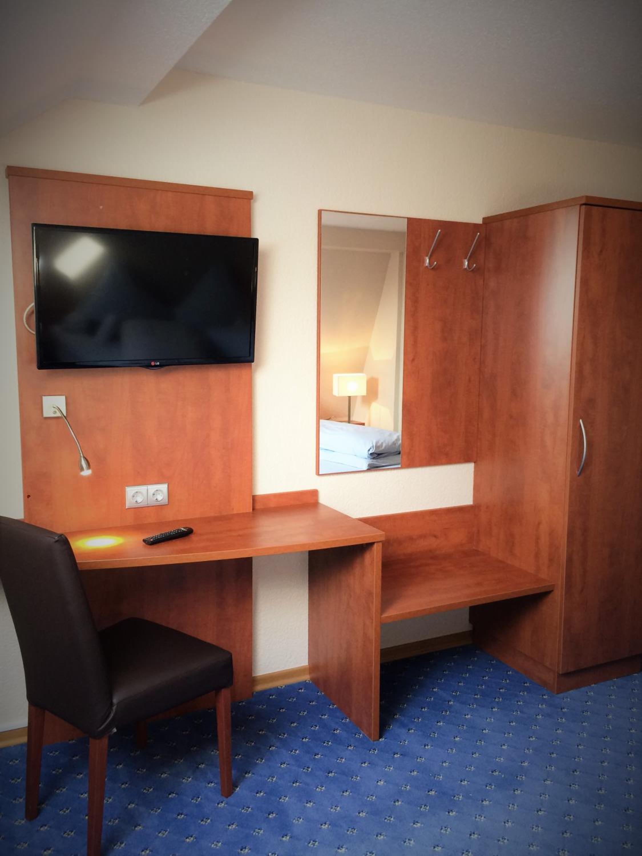 Double or Twin Room - Photo 14