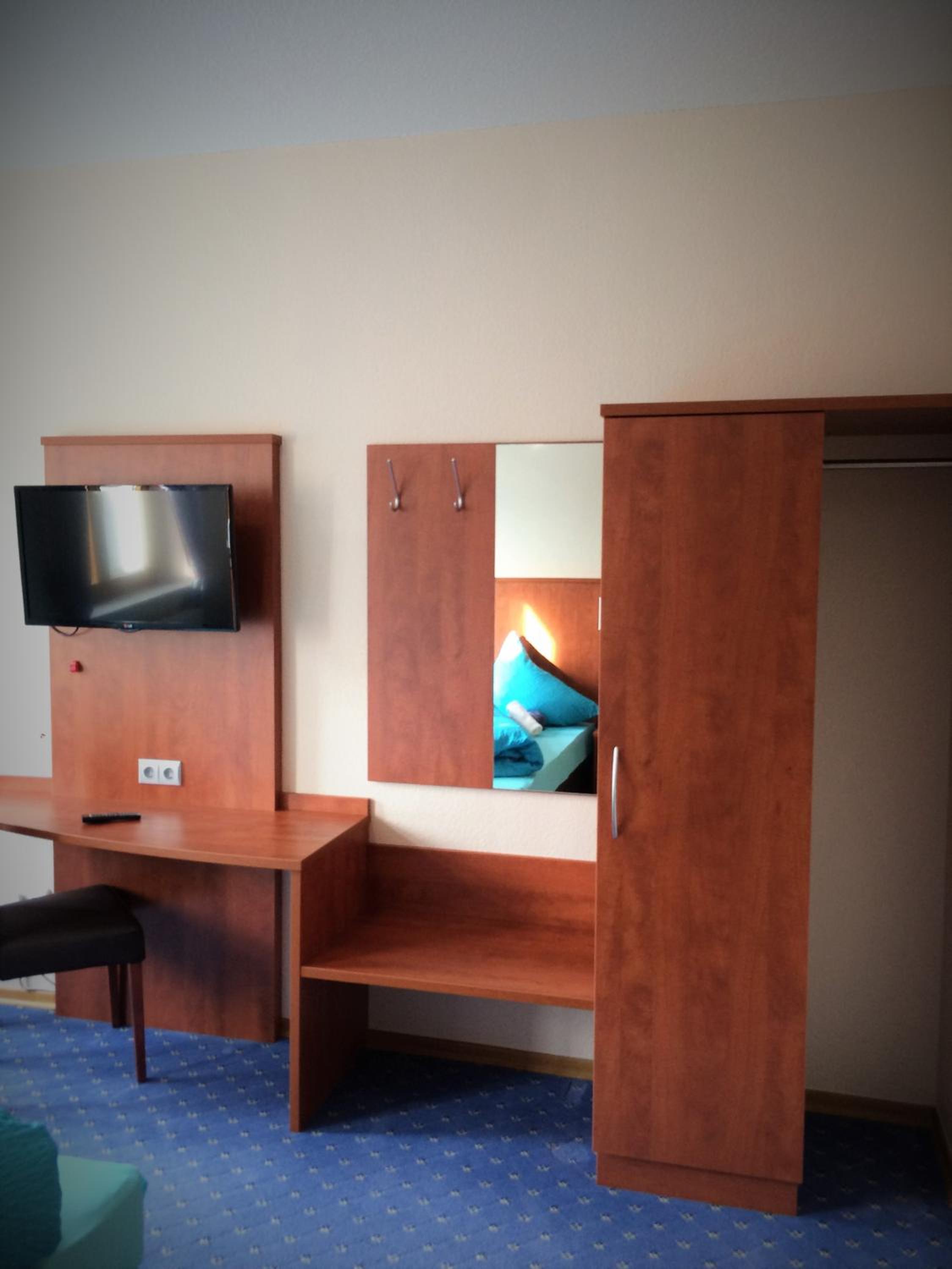 Double or Twin Room - Photo 11