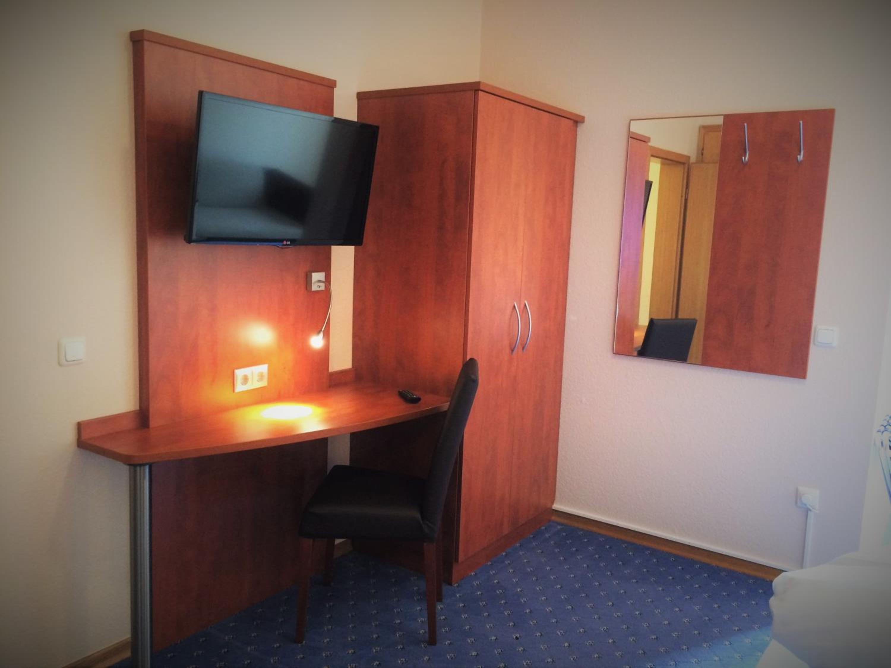 Double or Twin Room - Photo 8