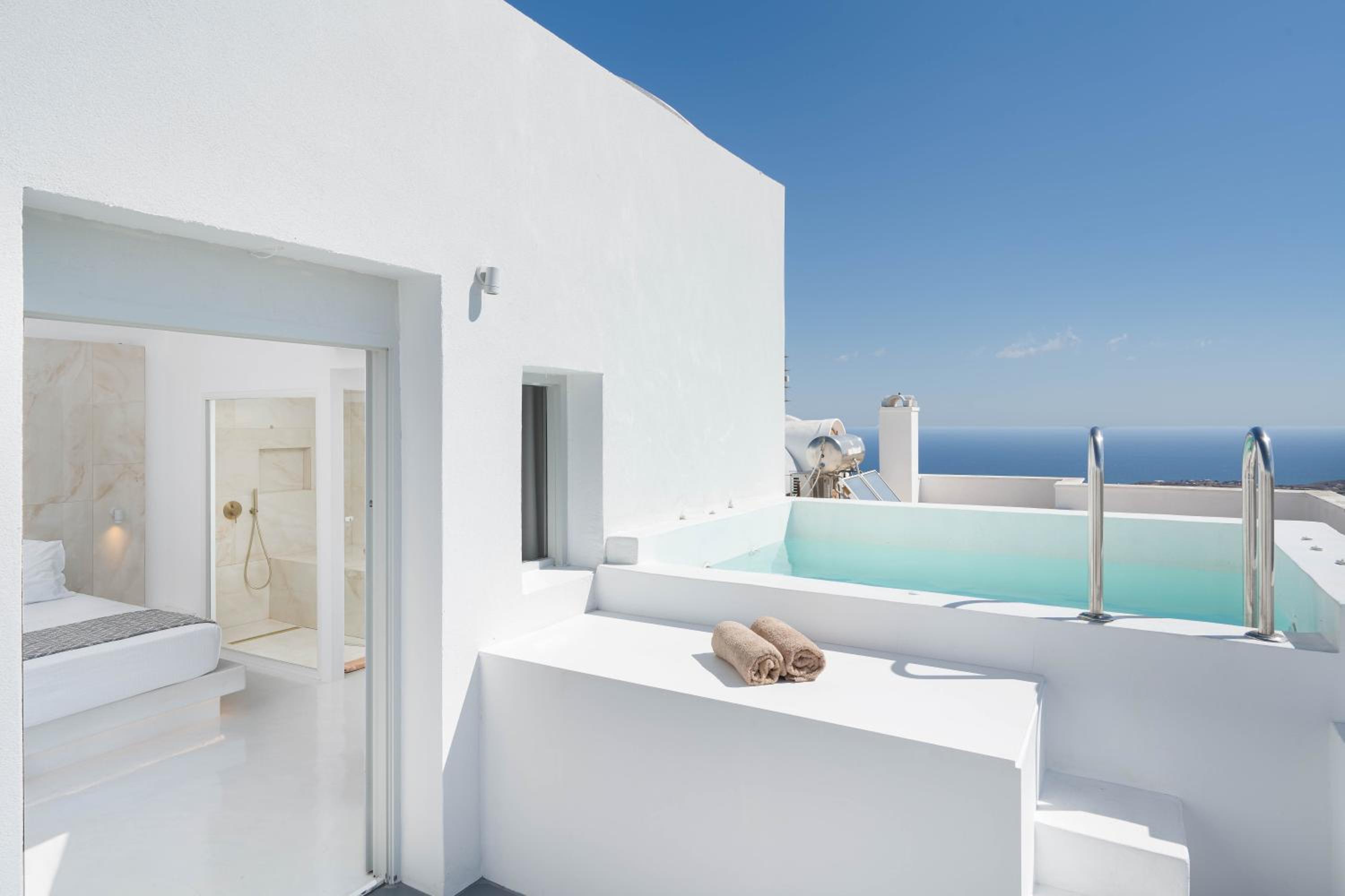 Honeymoon Suite Private Heated Pool & Steam Room