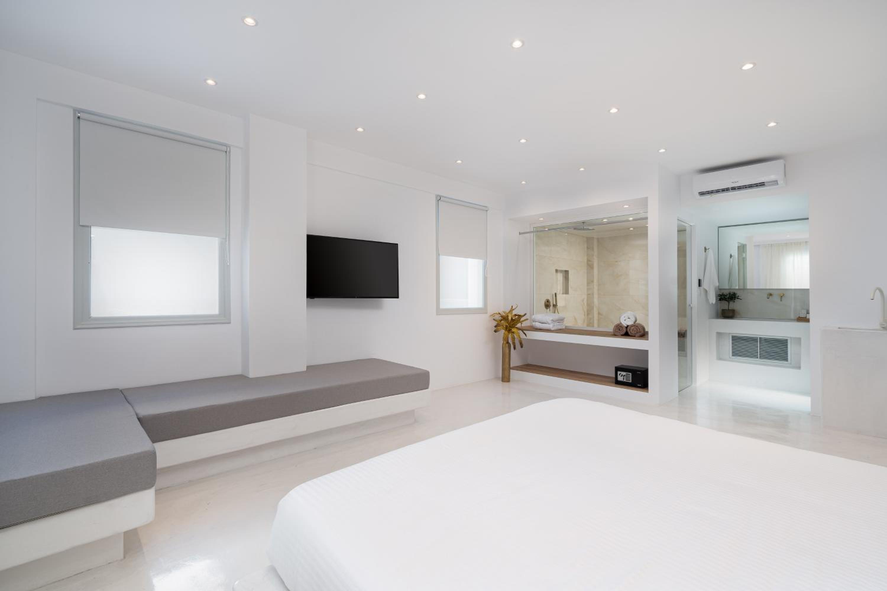 Honeymoon Suite with Sea View Private Heated Pool & Steam Room