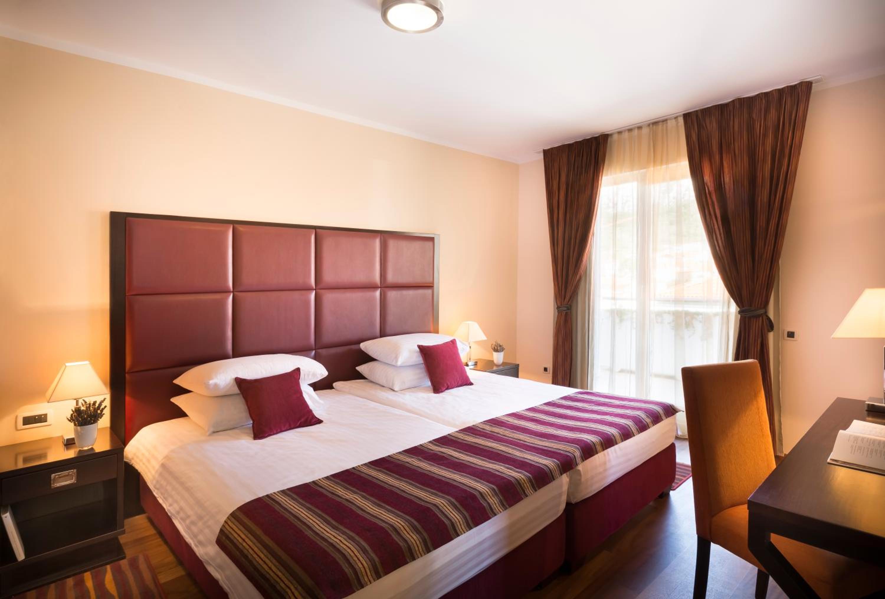 Suite for 4+2 with Jacuzzi Seaview - Photo 4